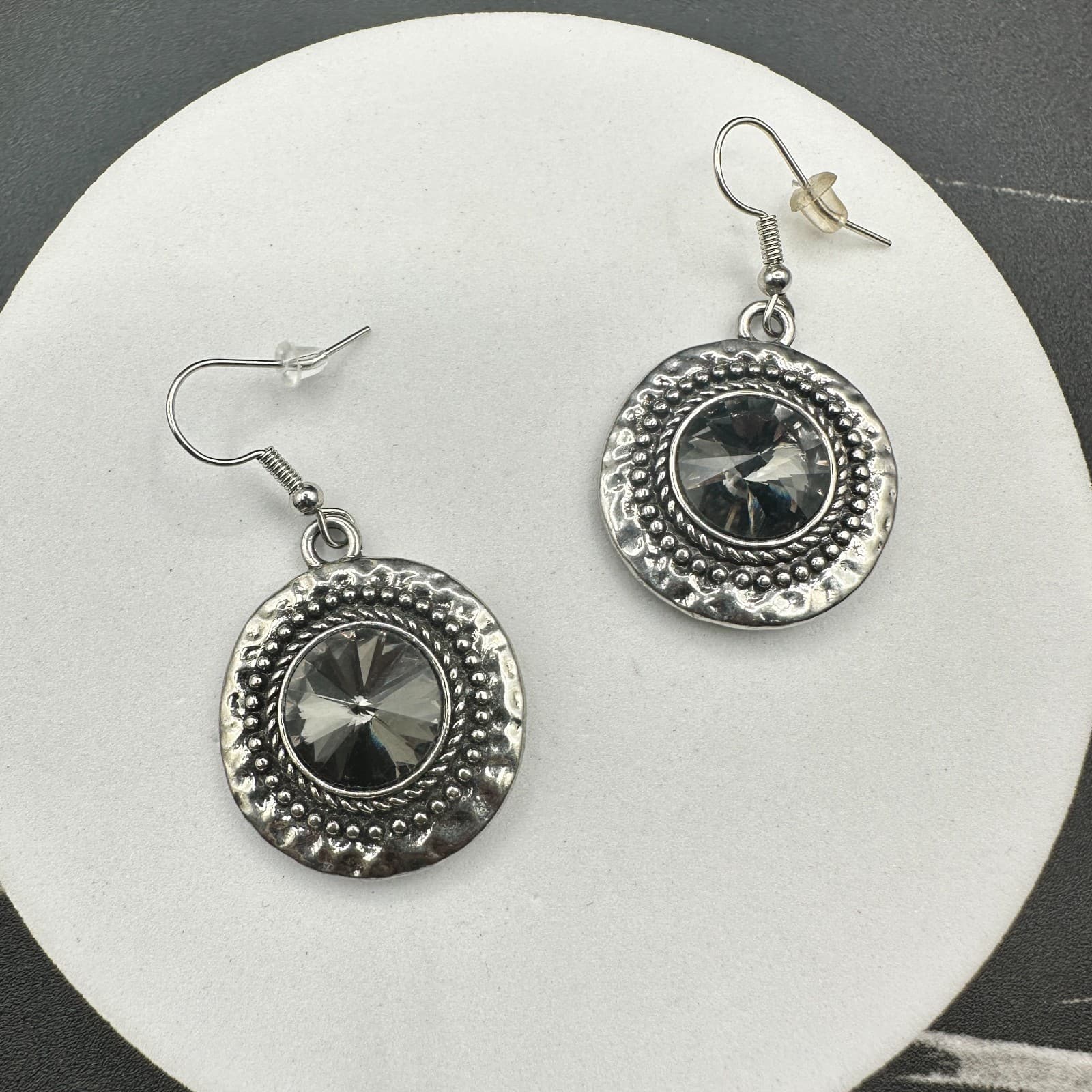 Vintage Silver-Tone Hammered Dangle Earrings With A Large Faceted Womens Jewelry - Thumbnail 7