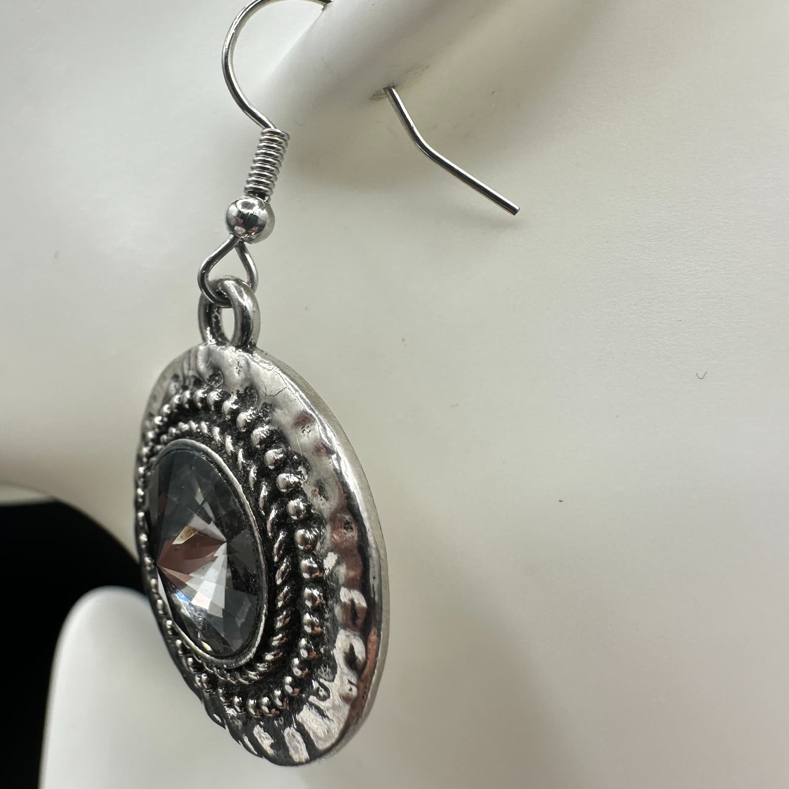 Vintage Silver-Tone Hammered Dangle Earrings With A Large Faceted Womens Jewelry - Thumbnail 4