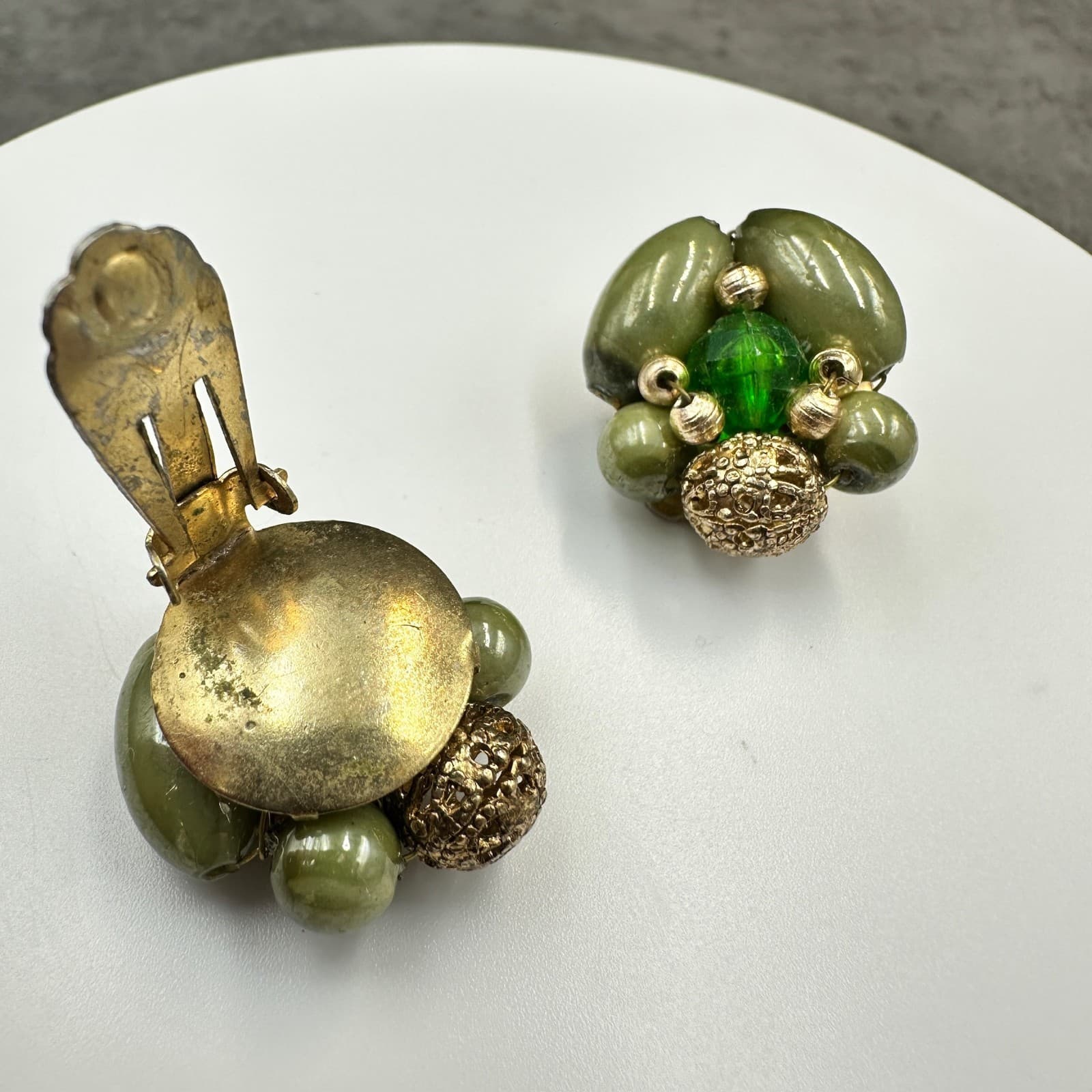 Vintage Hong Kong Green Bead Cluster Gold-Tone Clip-On Earrings - Thumbnail 5