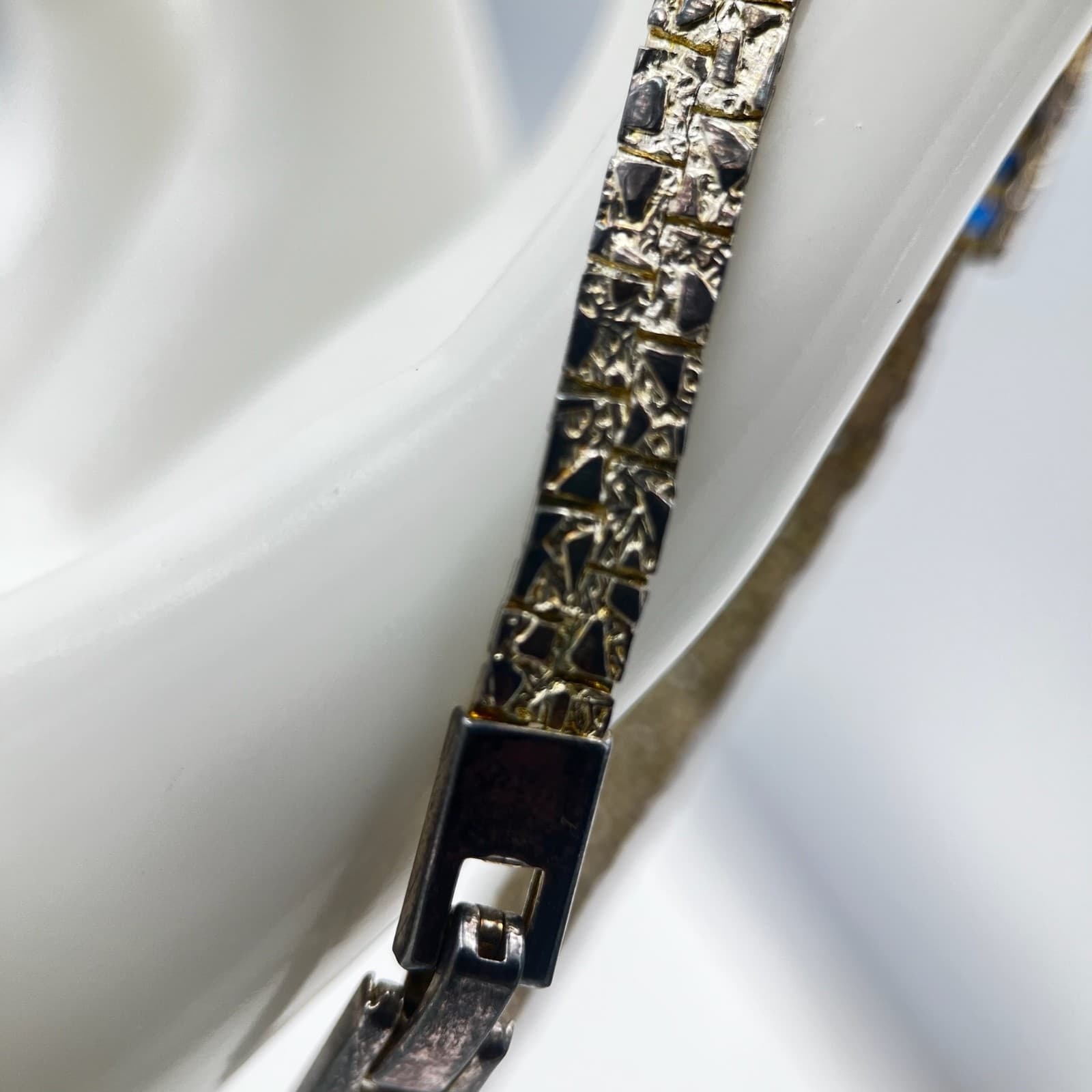 Vintage Sapphire Blue Rhinestone Bracelet – Textured Gold Tone Link 7" - Thumbnail 4