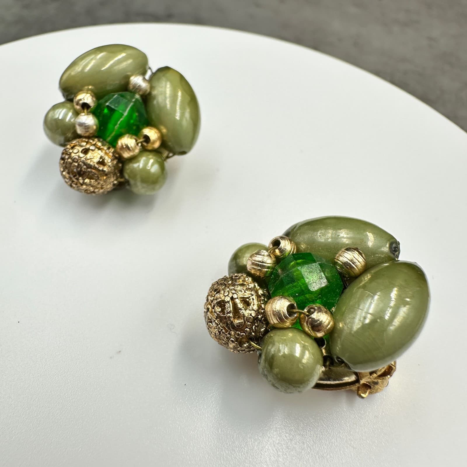 Vintage Hong Kong Green Bead Cluster Gold-Tone Clip-On Earrings - Thumbnail 3