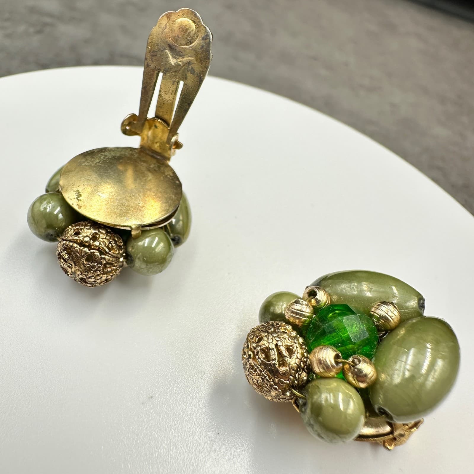 Vintage Hong Kong Green Bead Cluster Gold-Tone Clip-On Earrings - Thumbnail 4