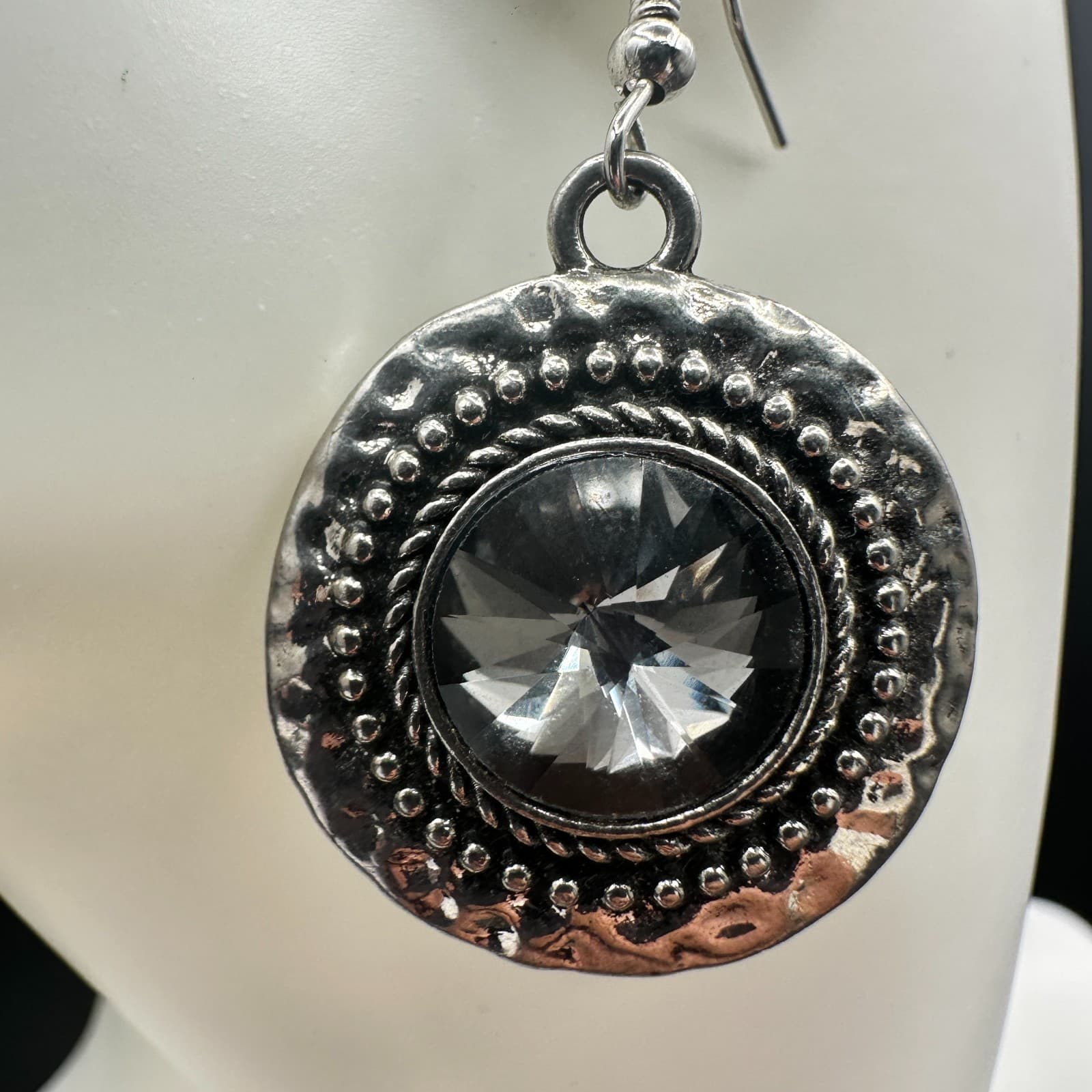 Vintage Silver-Tone Hammered Dangle Earrings With A Large Faceted Womens Jewelry - Thumbnail 3