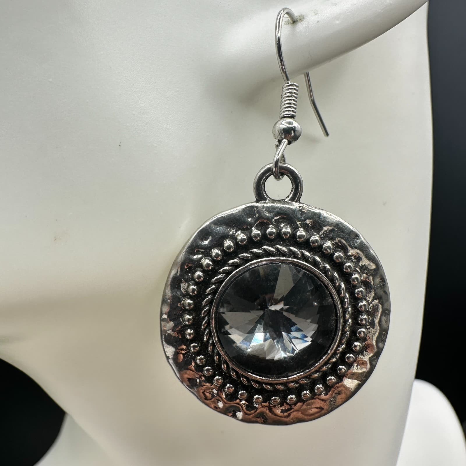 Vintage Silver-Tone Hammered Dangle Earrings With A Large Faceted Womens Jewelry - Thumbnail 2