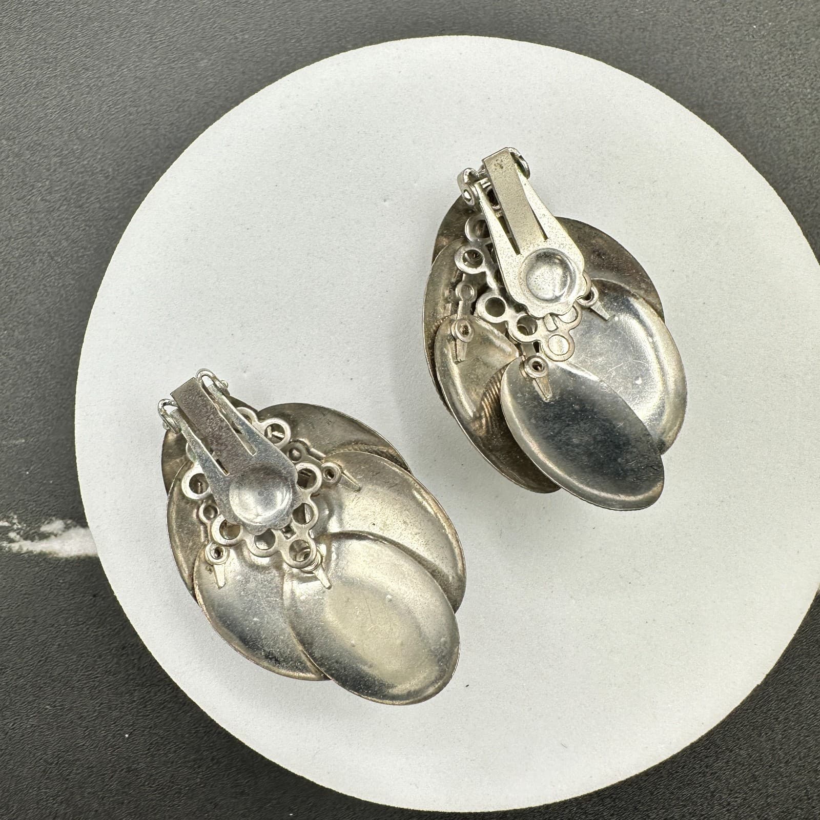 VTG Silver Tone Layered Leaf Clip On Earrings Textured Statement Jewelry - Thumbnail 4