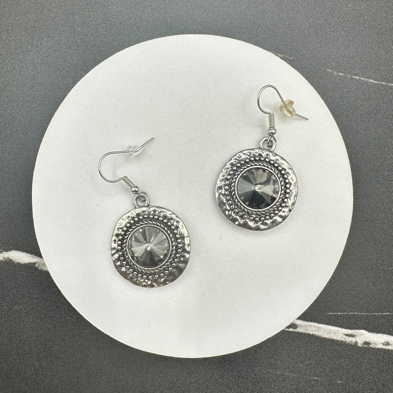 Vintage Silver-Tone Hammered Dangle Earrings With A Large Faceted Womens Jewelry - Thumbnail 6