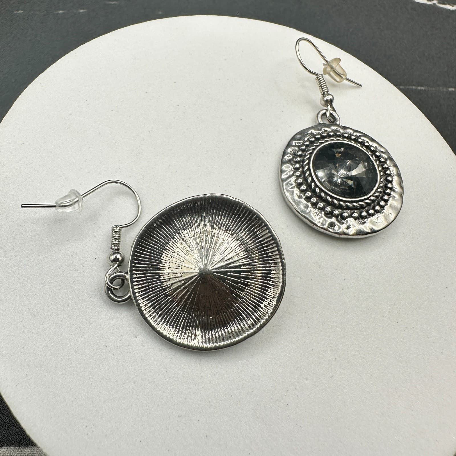 Vintage Silver-Tone Hammered Dangle Earrings With A Large Faceted Womens Jewelry - Thumbnail 9