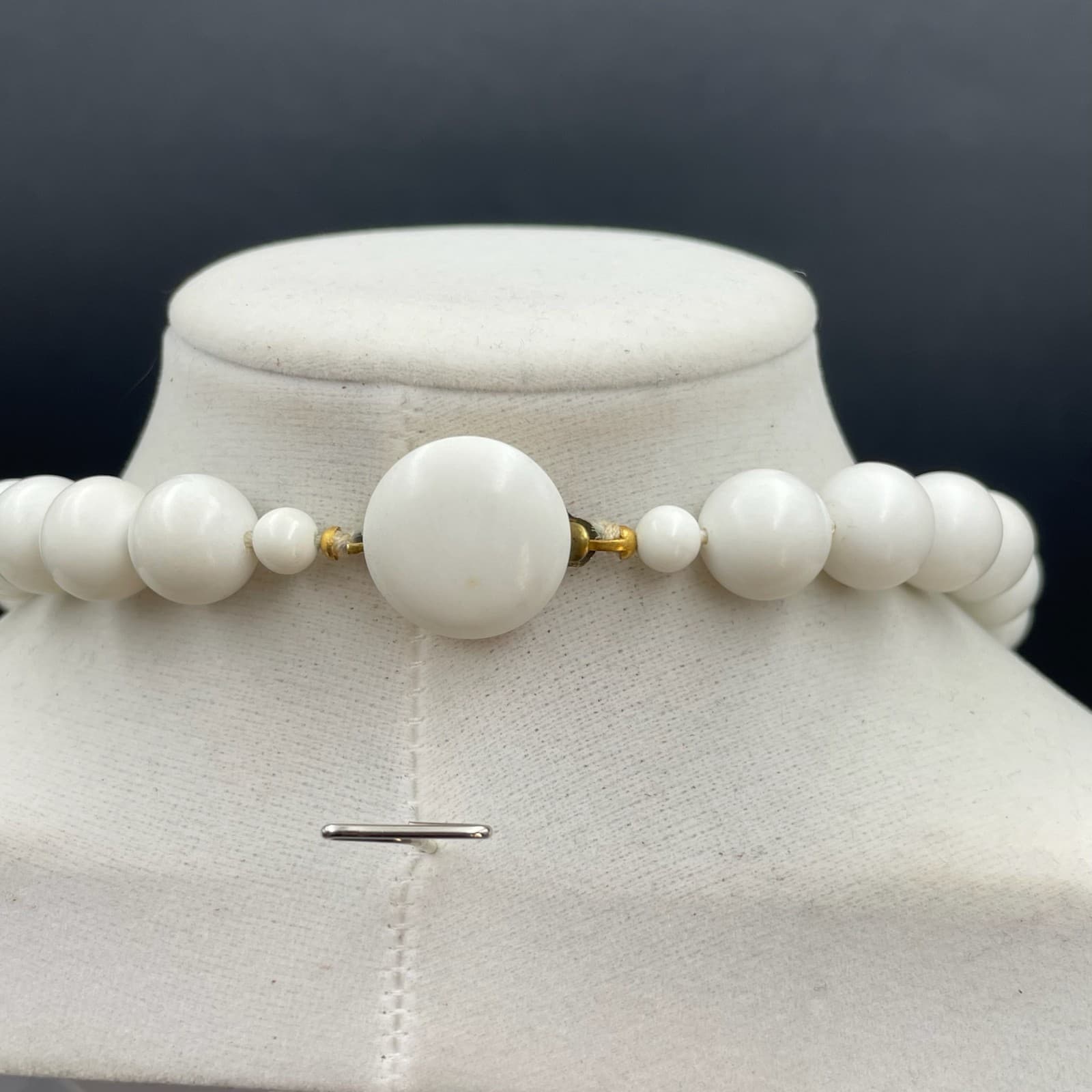 Vintage White Classic Fashion Cord Round Plastic Beaded Statement Necklace - Thumbnail 7