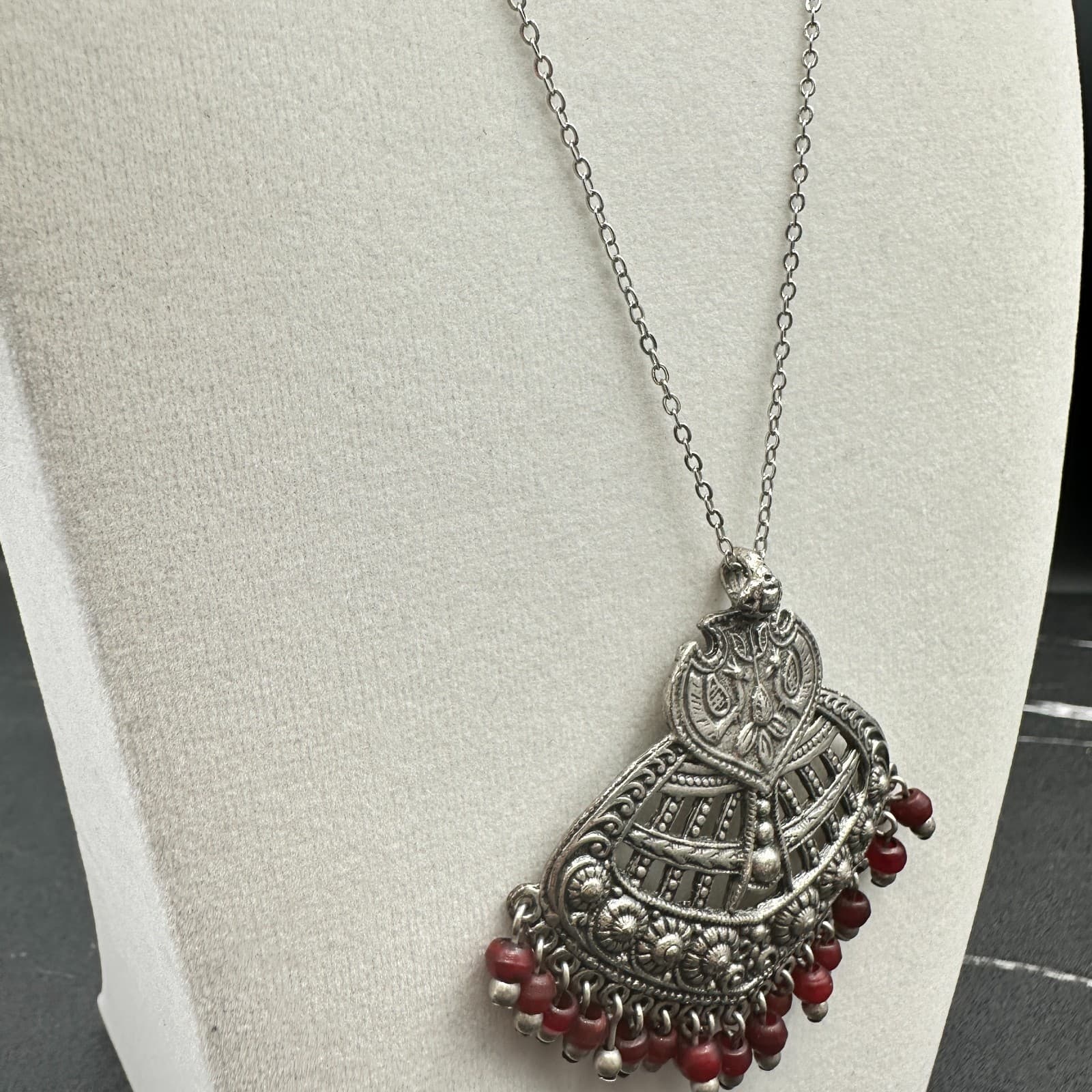 Vintage Silver Tone Oxidized Fan Pendant Necklace Red Glass Beads Long Chain 24 - Thumbnail 6