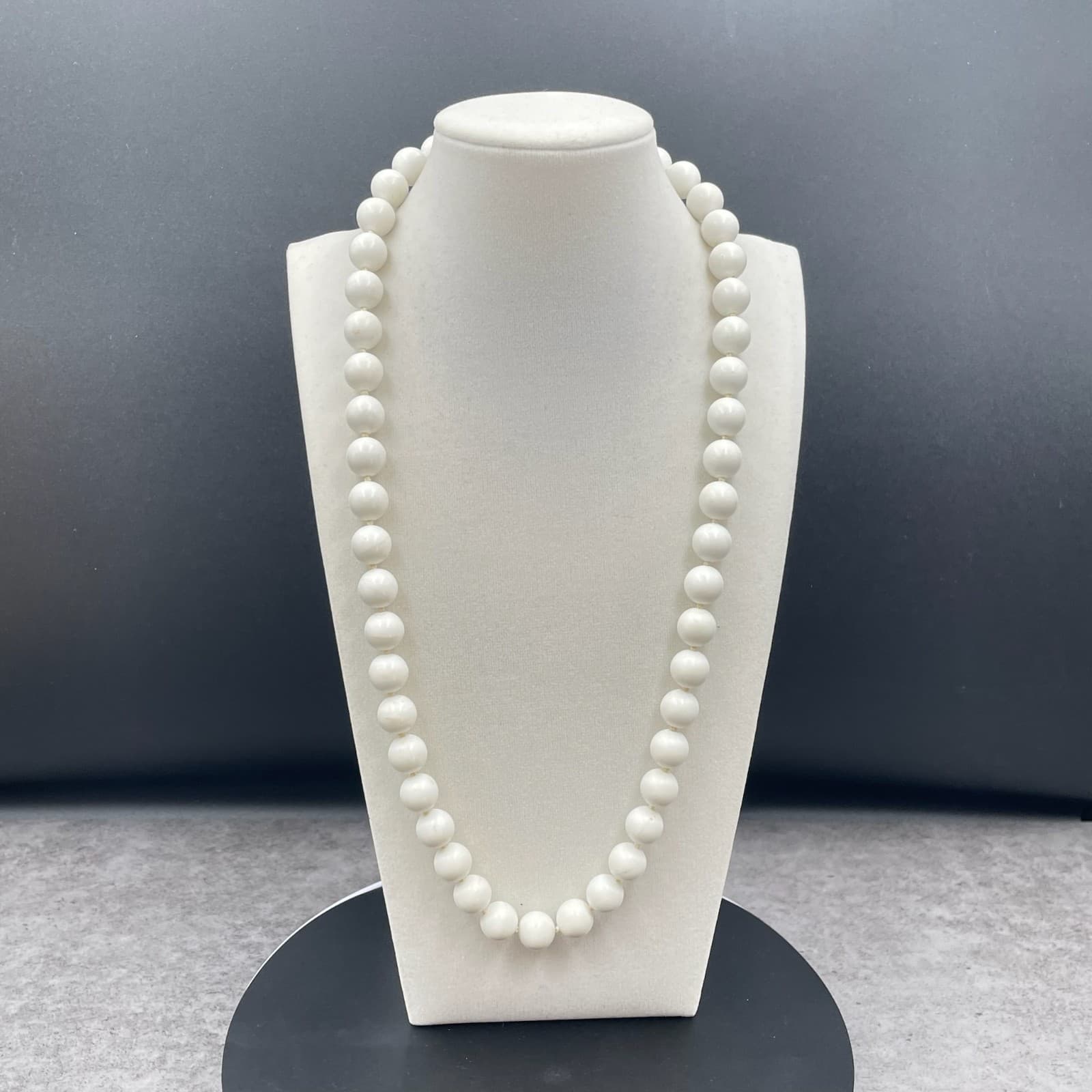 Vintage White Classic Fashion Cord Round Plastic Beaded Statement Necklace - Thumbnail 3