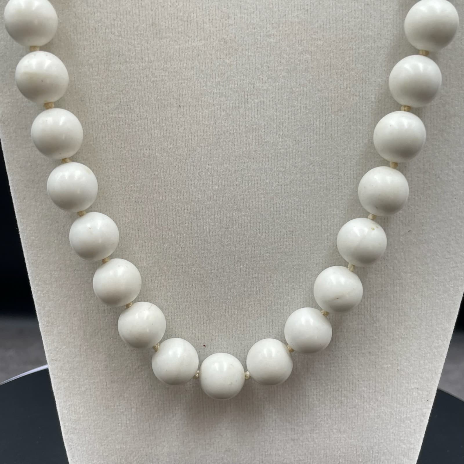 Vintage White Classic Fashion Cord Round Plastic Beaded Statement Necklace - Thumbnail 5