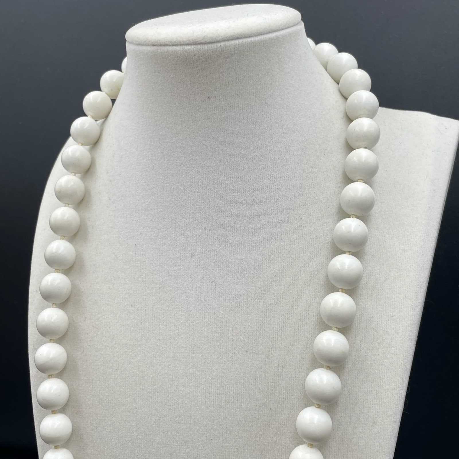 Vintage White Classic Fashion Cord Round Plastic Beaded Statement Necklace - Thumbnail 6