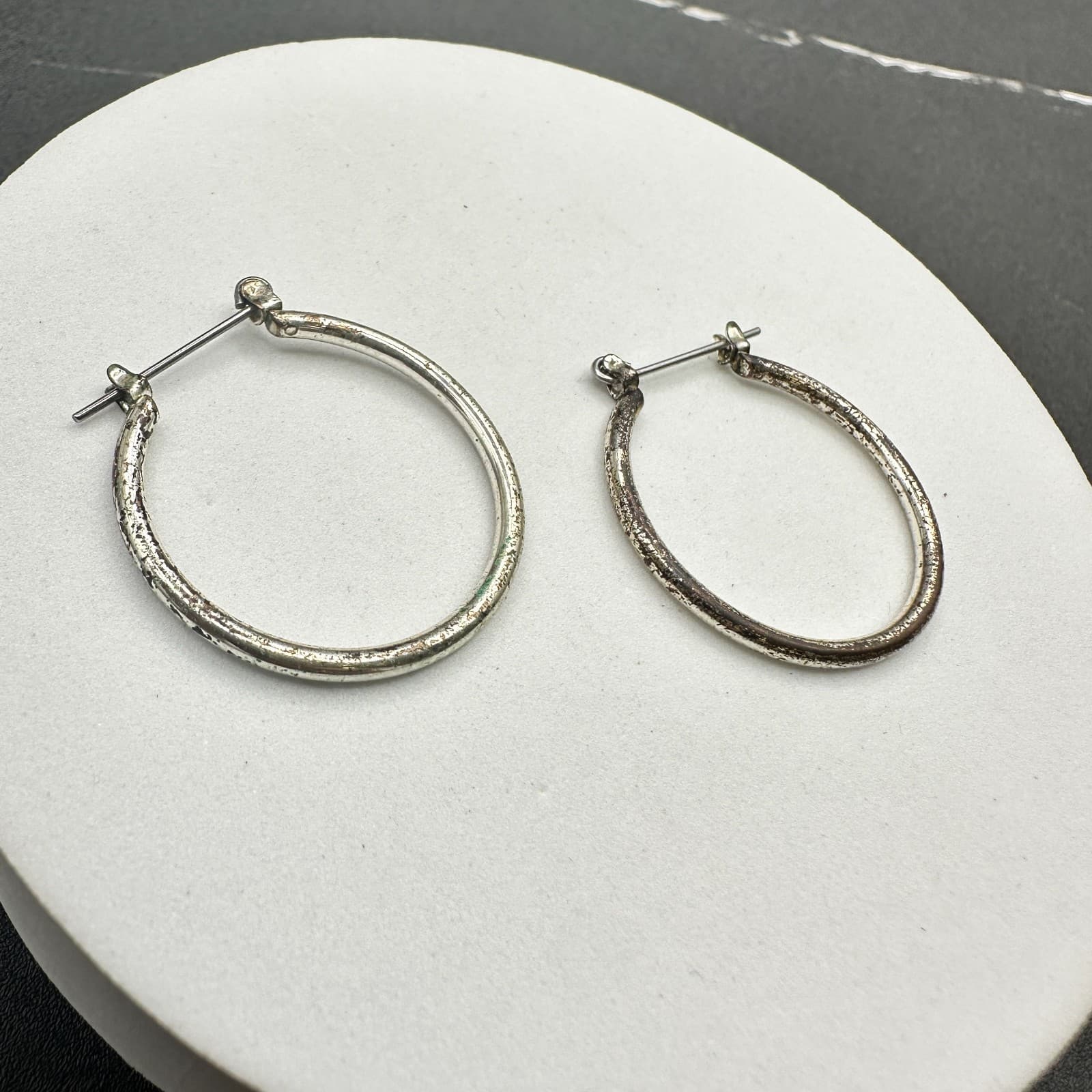 VTG Silver Tone Textured Hoop Earrings Round Minimalist Fashion Jewelry - Thumbnail 11