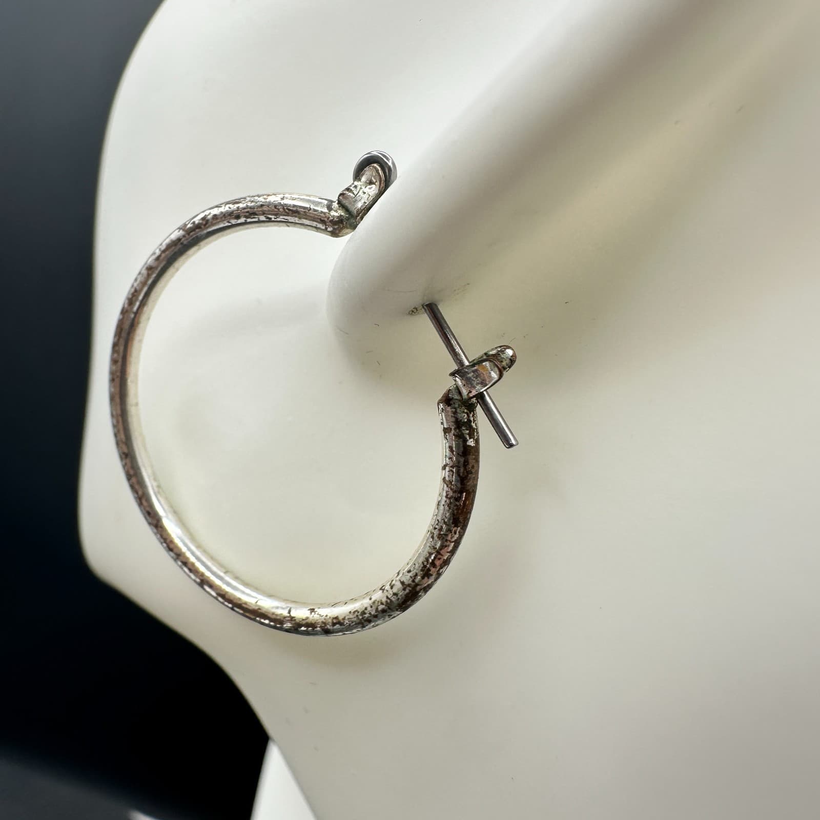 VTG Silver Tone Textured Hoop Earrings Round Minimalist Fashion Jewelry - Thumbnail 5