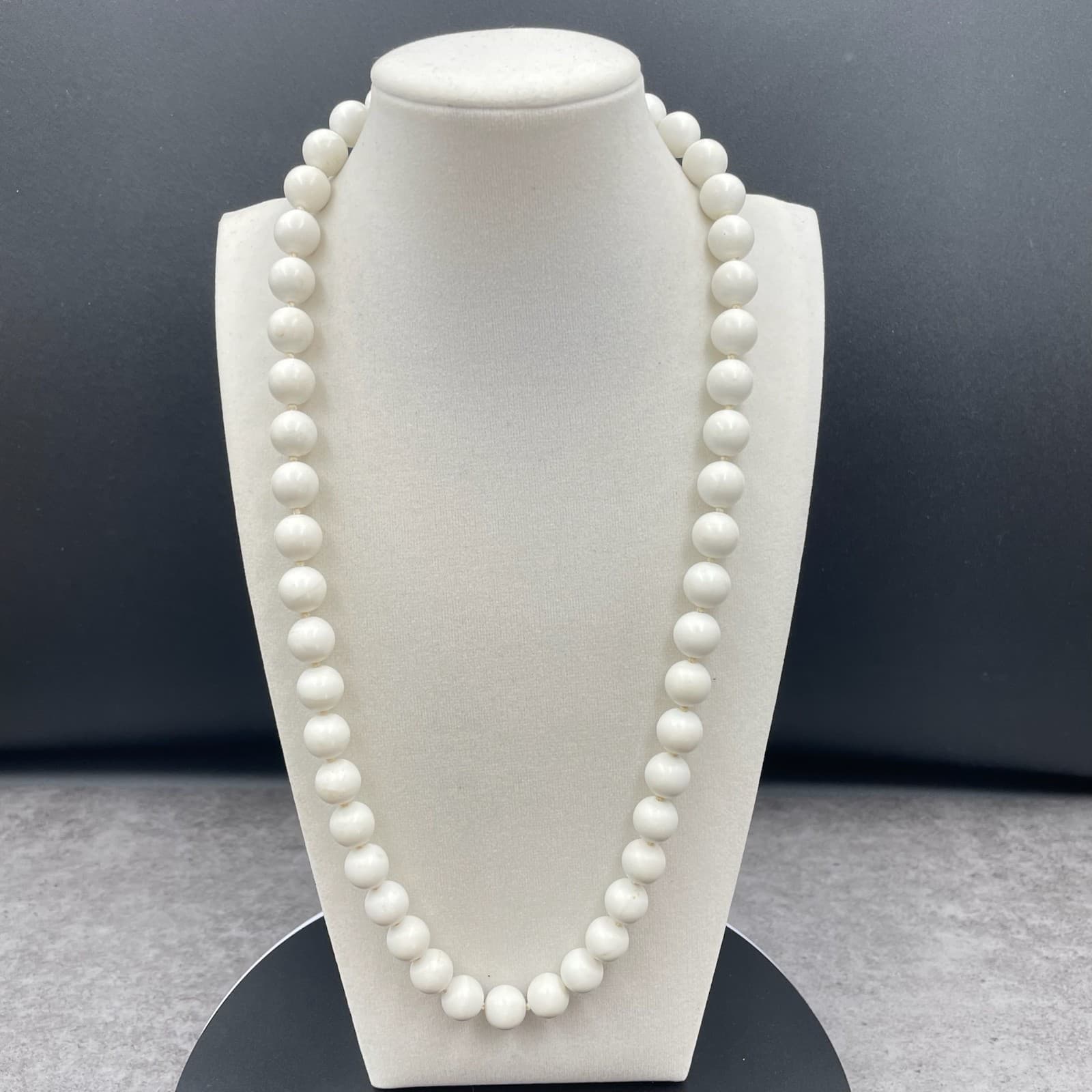 Vintage White Classic Fashion Cord Round Plastic Beaded Statement Necklace - Image 1