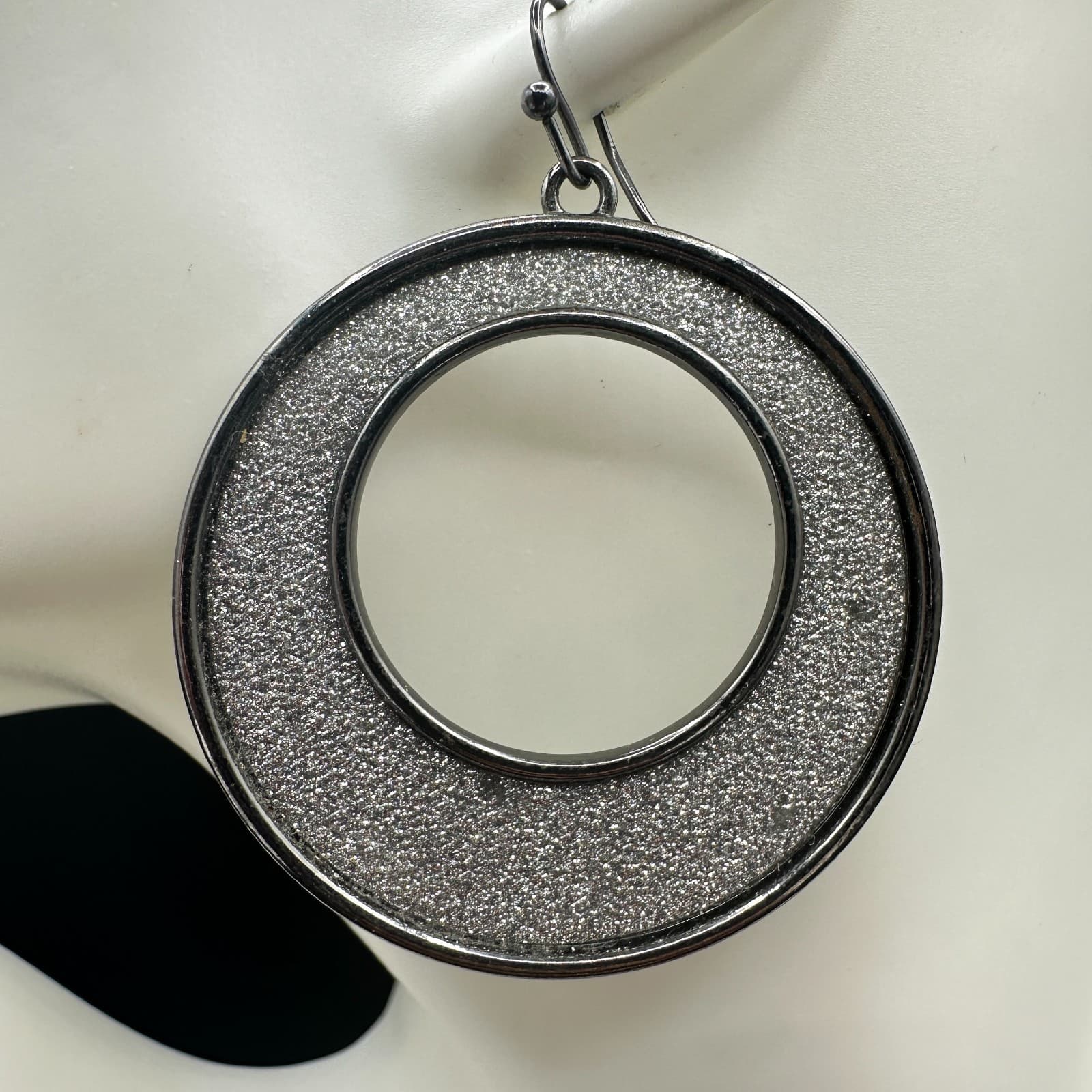 Vintage Large Gunmetal-Tone Hoop Earrings Featuring A Silver Glitter Infill. - Thumbnail 2