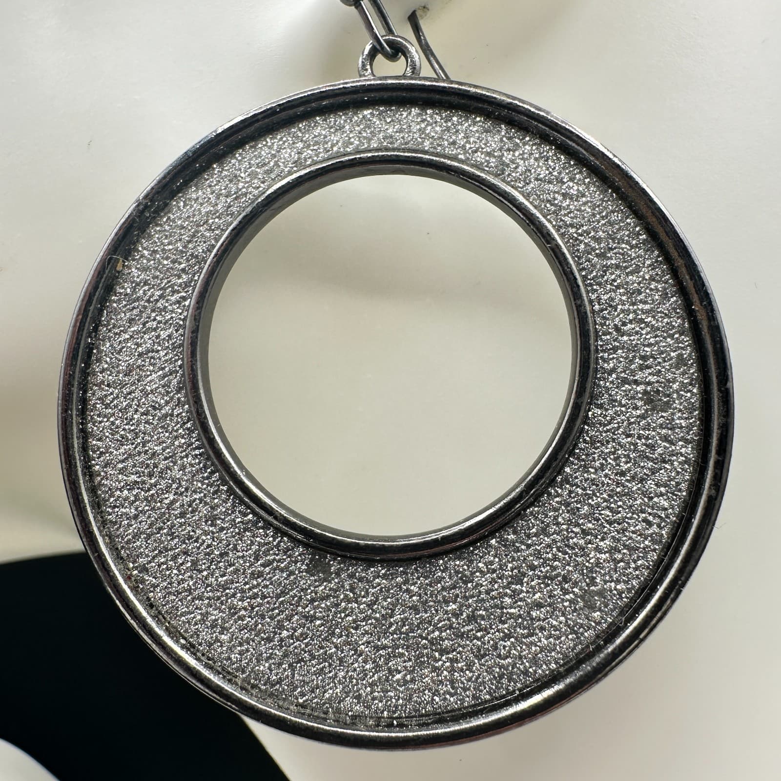 Vintage Large Gunmetal-Tone Hoop Earrings Featuring A Silver Glitter Infill. - Thumbnail 6