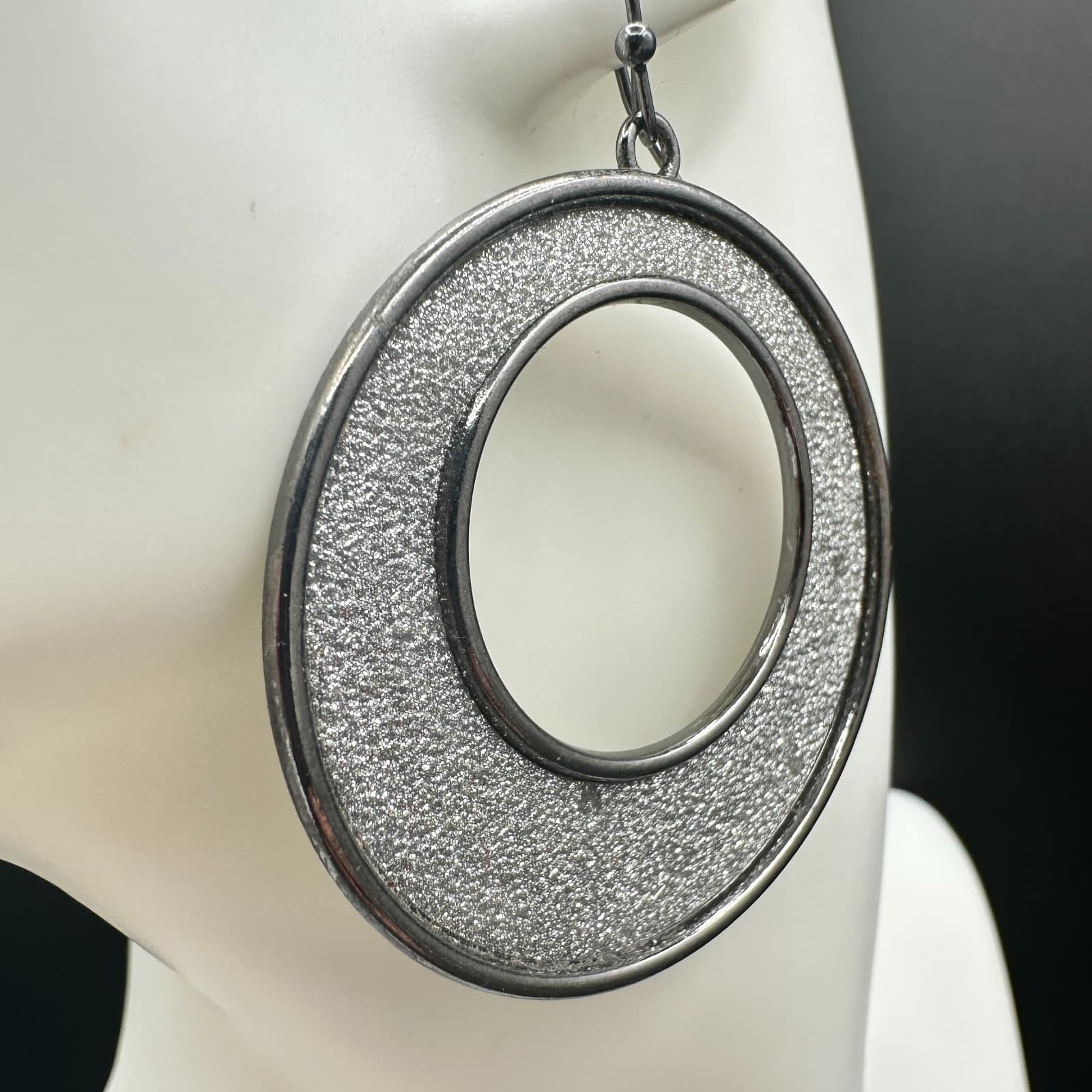 Vintage Large Gunmetal-Tone Hoop Earrings Featuring A Silver Glitter Infill. - Thumbnail 3