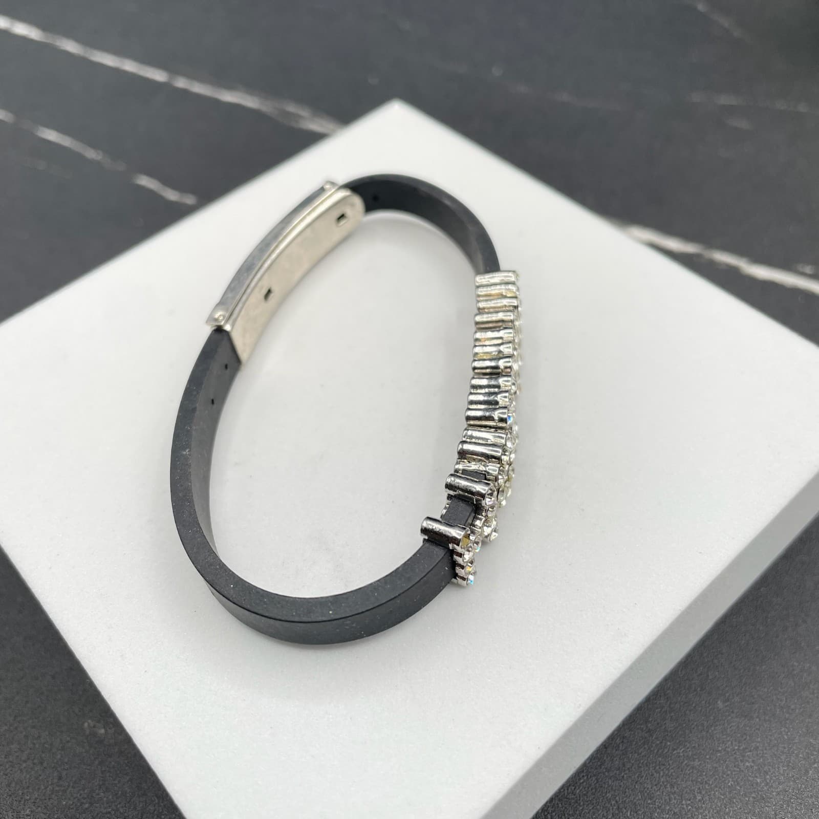 Y2K Silver-Tone Classic Rhinestone Rubber Slider Charm "HOTTIE" Buckle Bracelet - Thumbnail 3