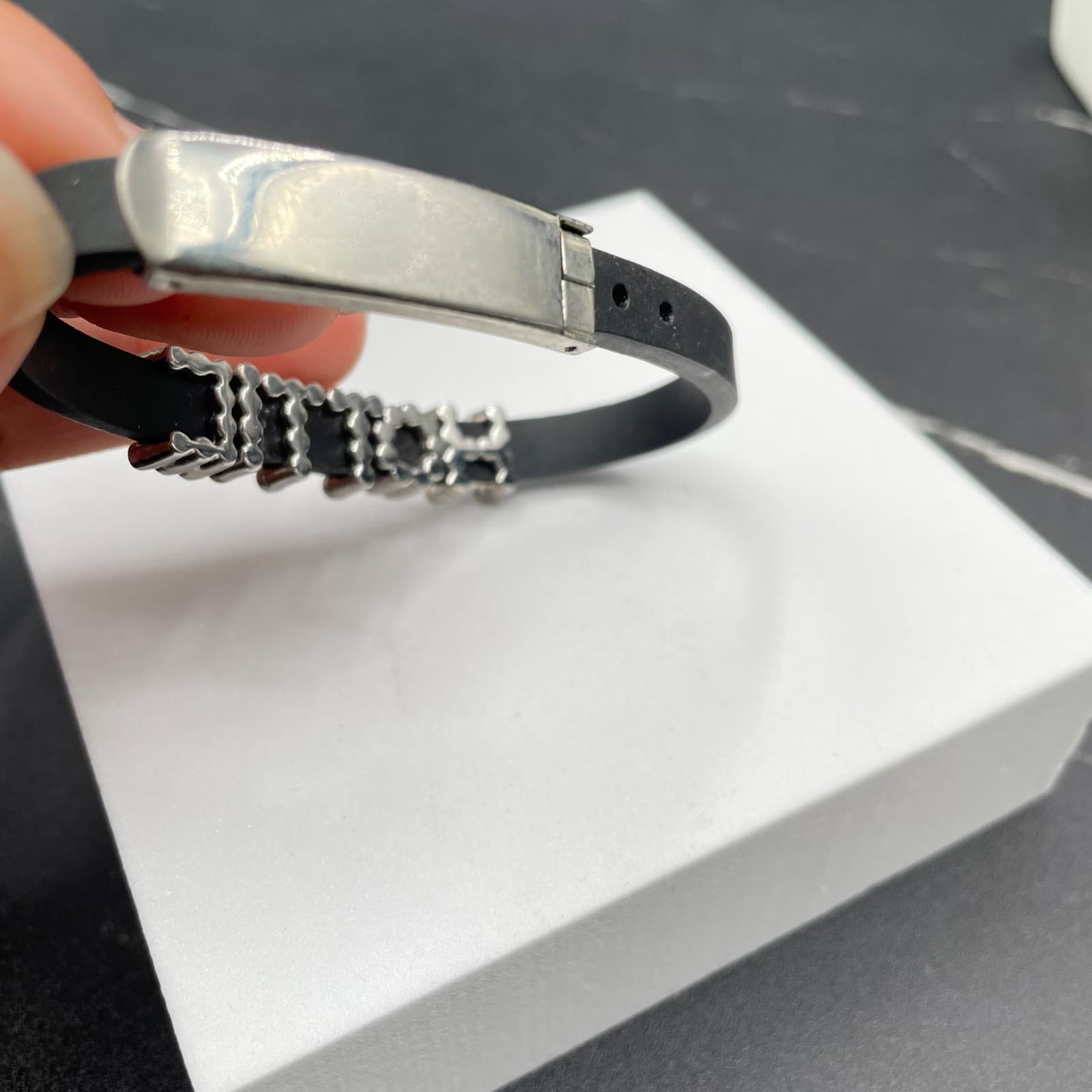 Y2K Silver-Tone Classic Rhinestone Rubber Slider Charm "HOTTIE" Buckle Bracelet - Thumbnail 6