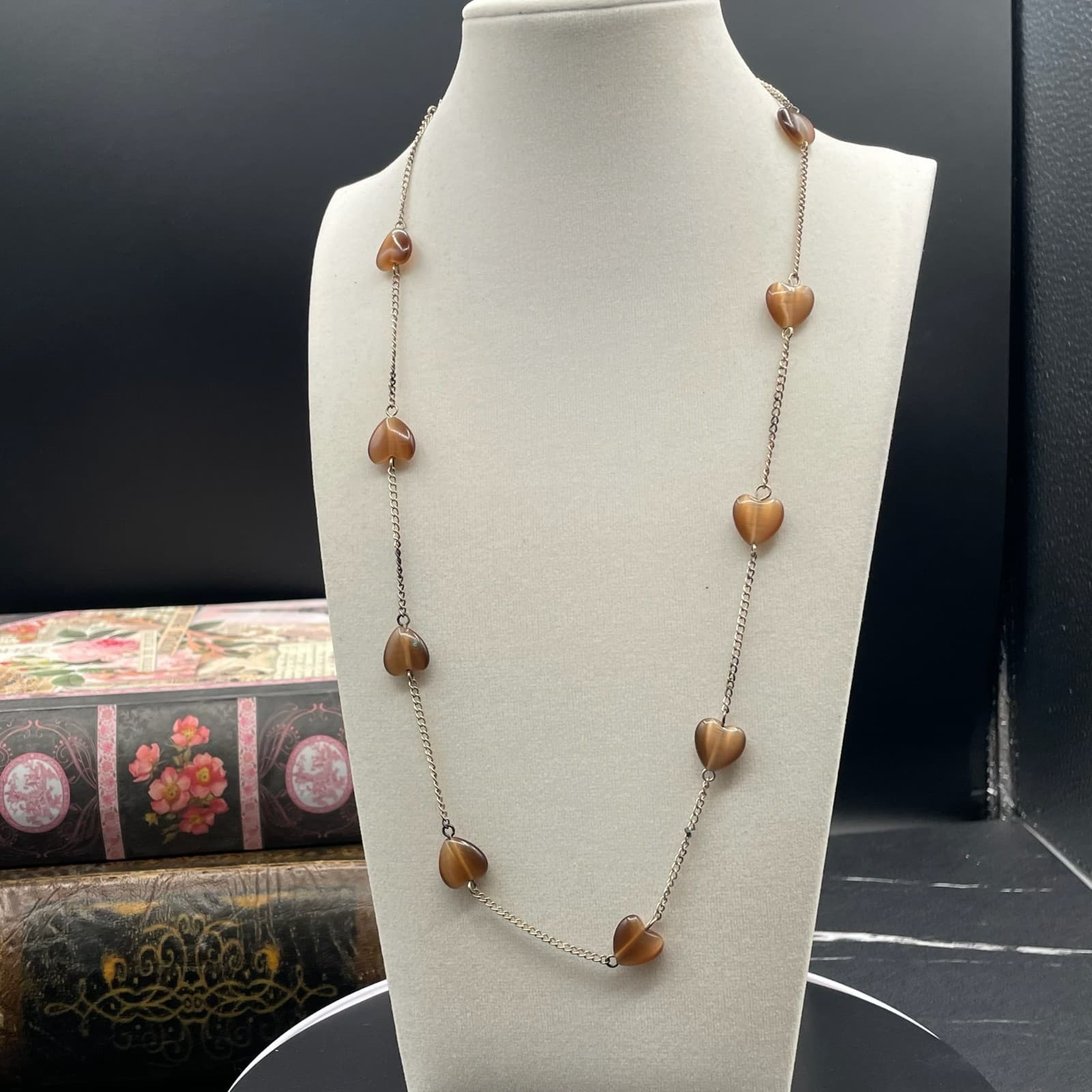 Vintage Silver-Tone Curb Chain Amber Lucite Hearts Statement Station Necklace - Image 1