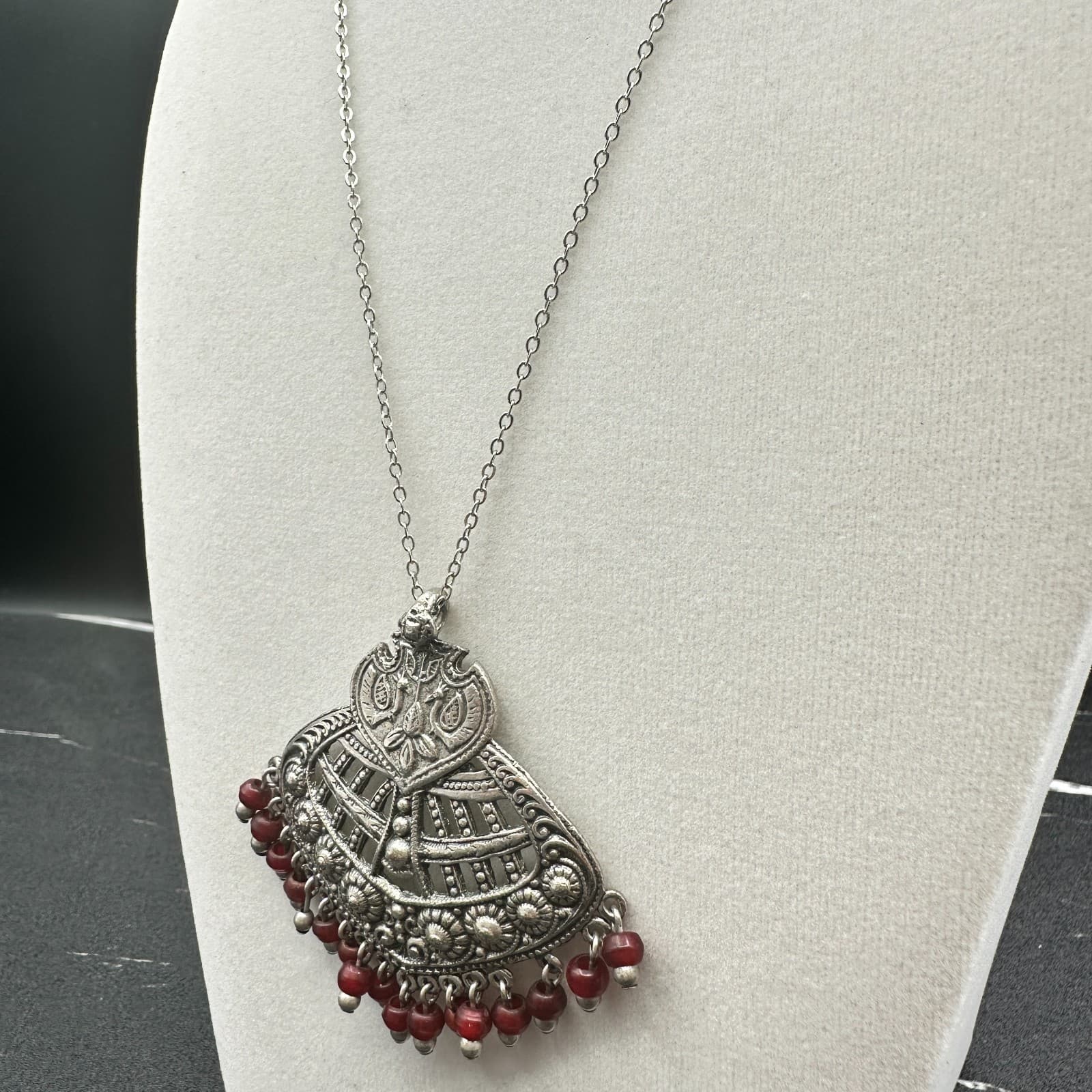 Vintage Silver Tone Oxidized Fan Pendant Necklace Red Glass Beads Long Chain 24 - Thumbnail 5