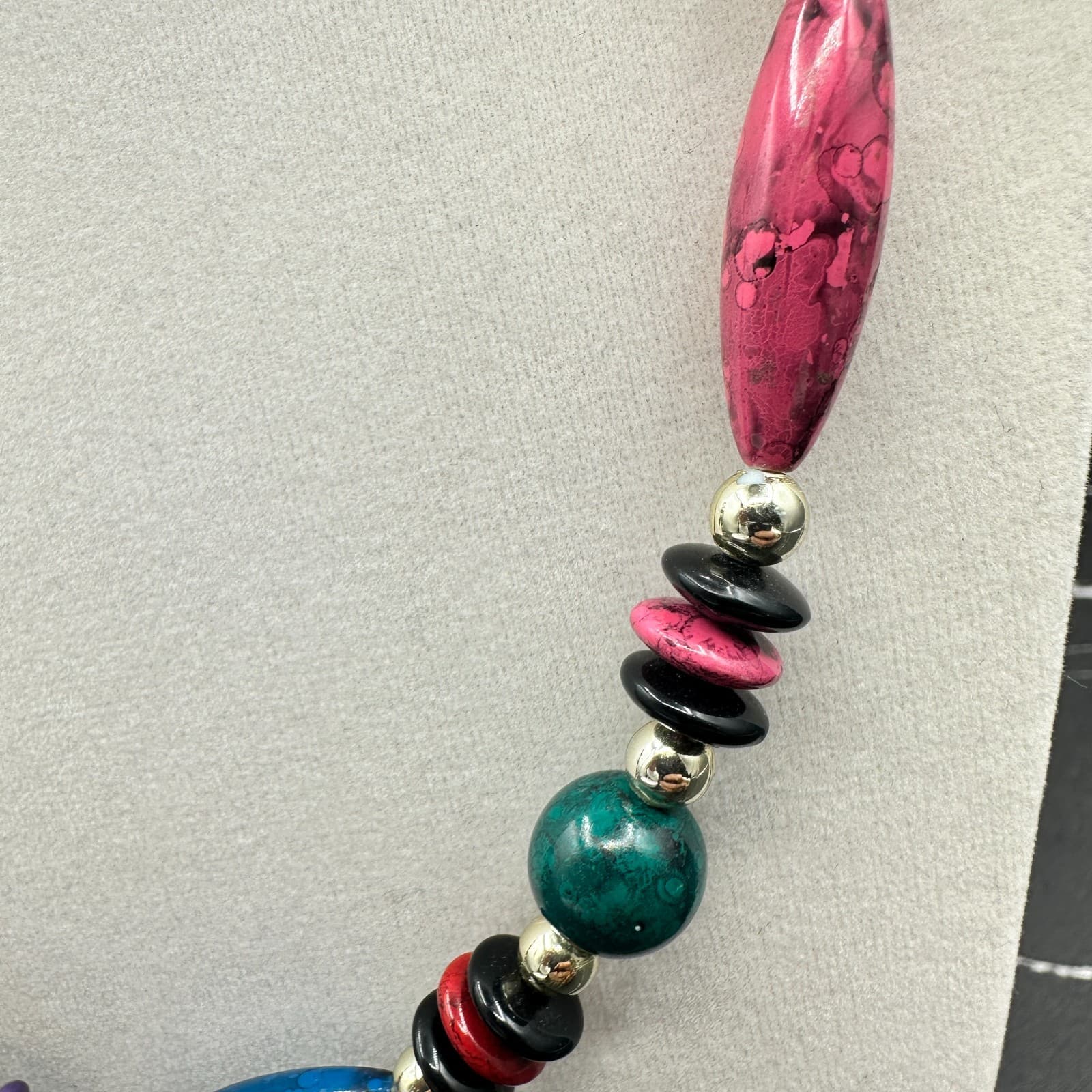 Vintage Multi-Color Statement Necklace Bead Gold Tone 80s Style Chunky 15 in - Thumbnail 8