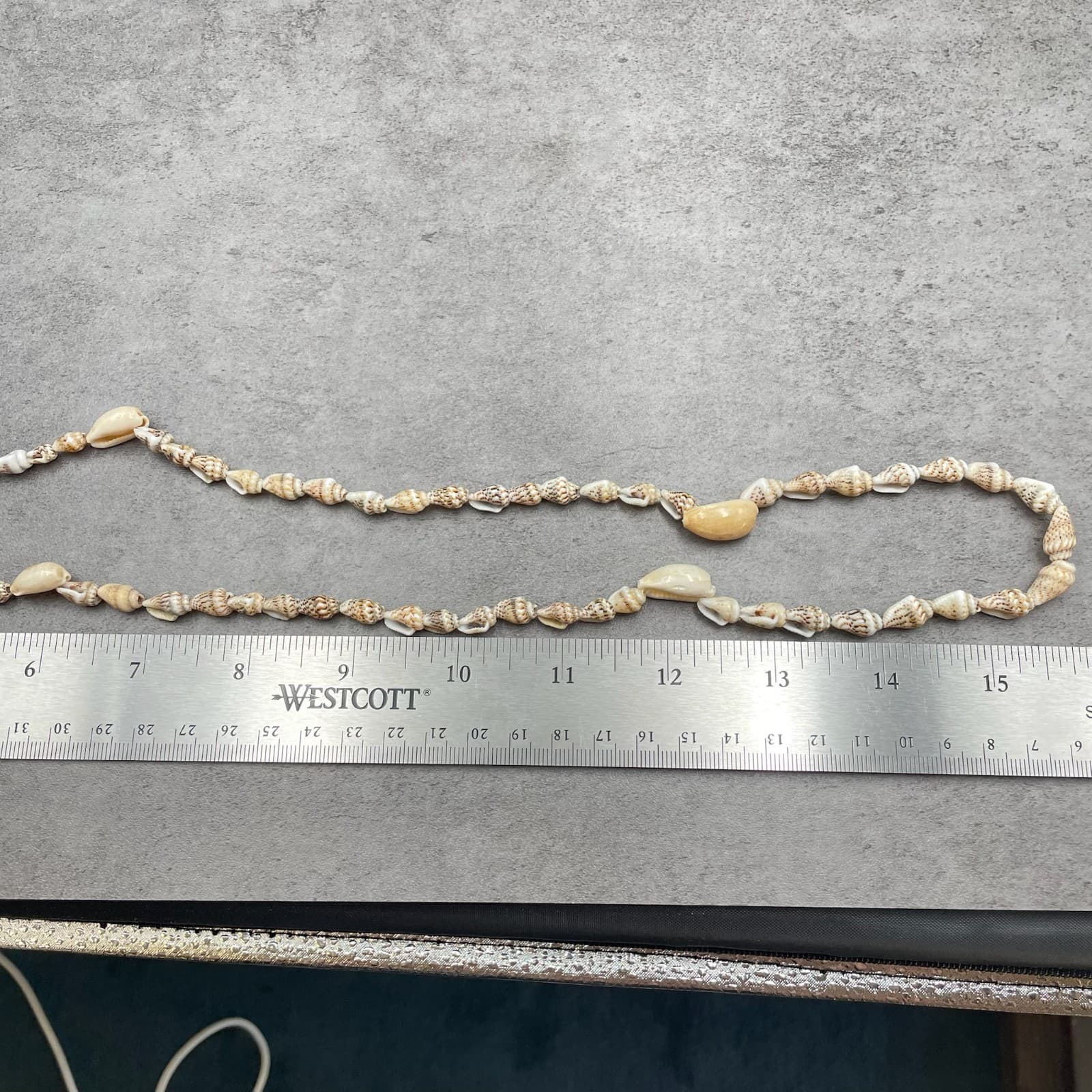 Vintage Revival 1990s Beige Boho-Chic Cultured Long Natural Seashell Necklace - Thumbnail 11