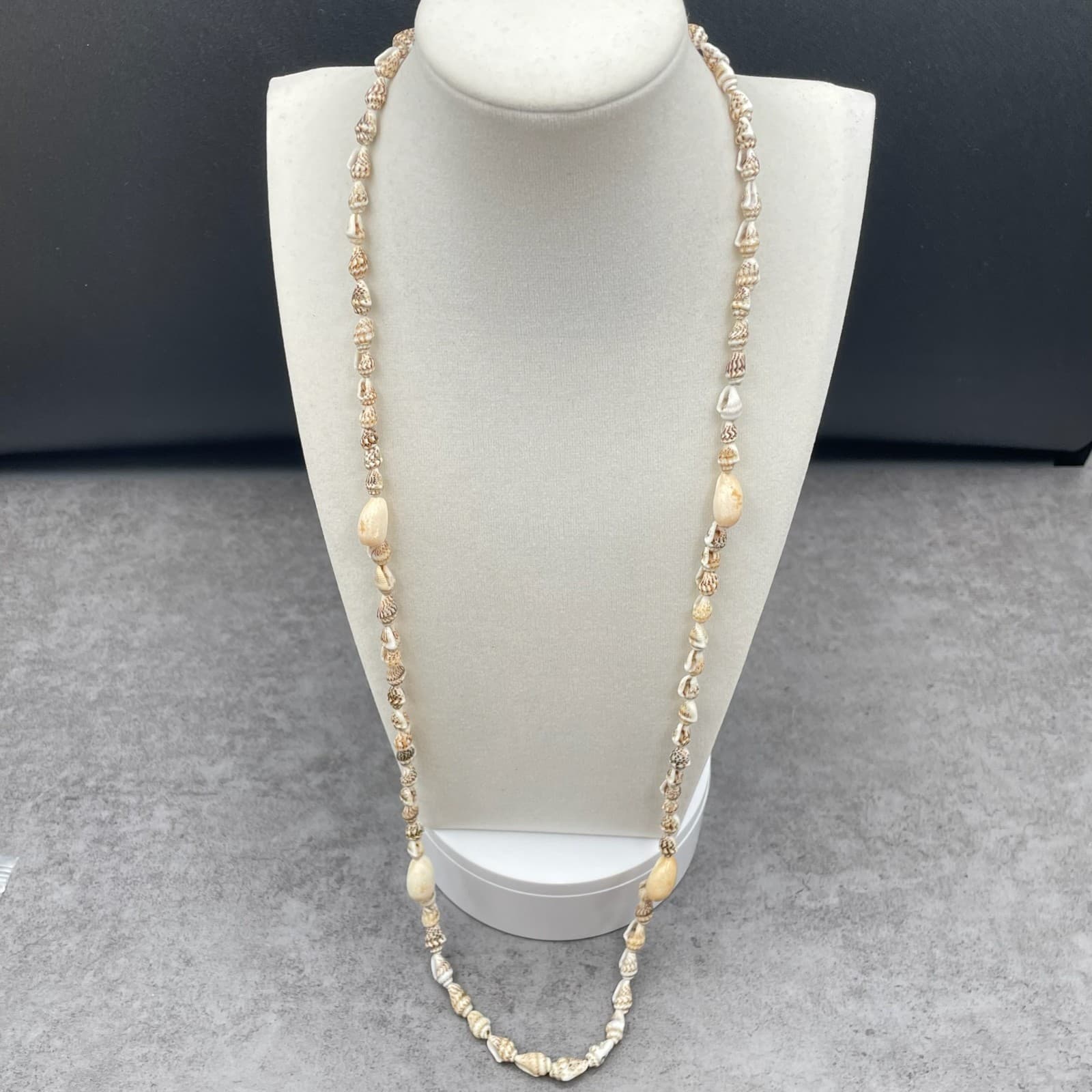 Vintage Revival 1990s Beige Boho-Chic Cultured Long Natural Seashell Necklace - Thumbnail 2