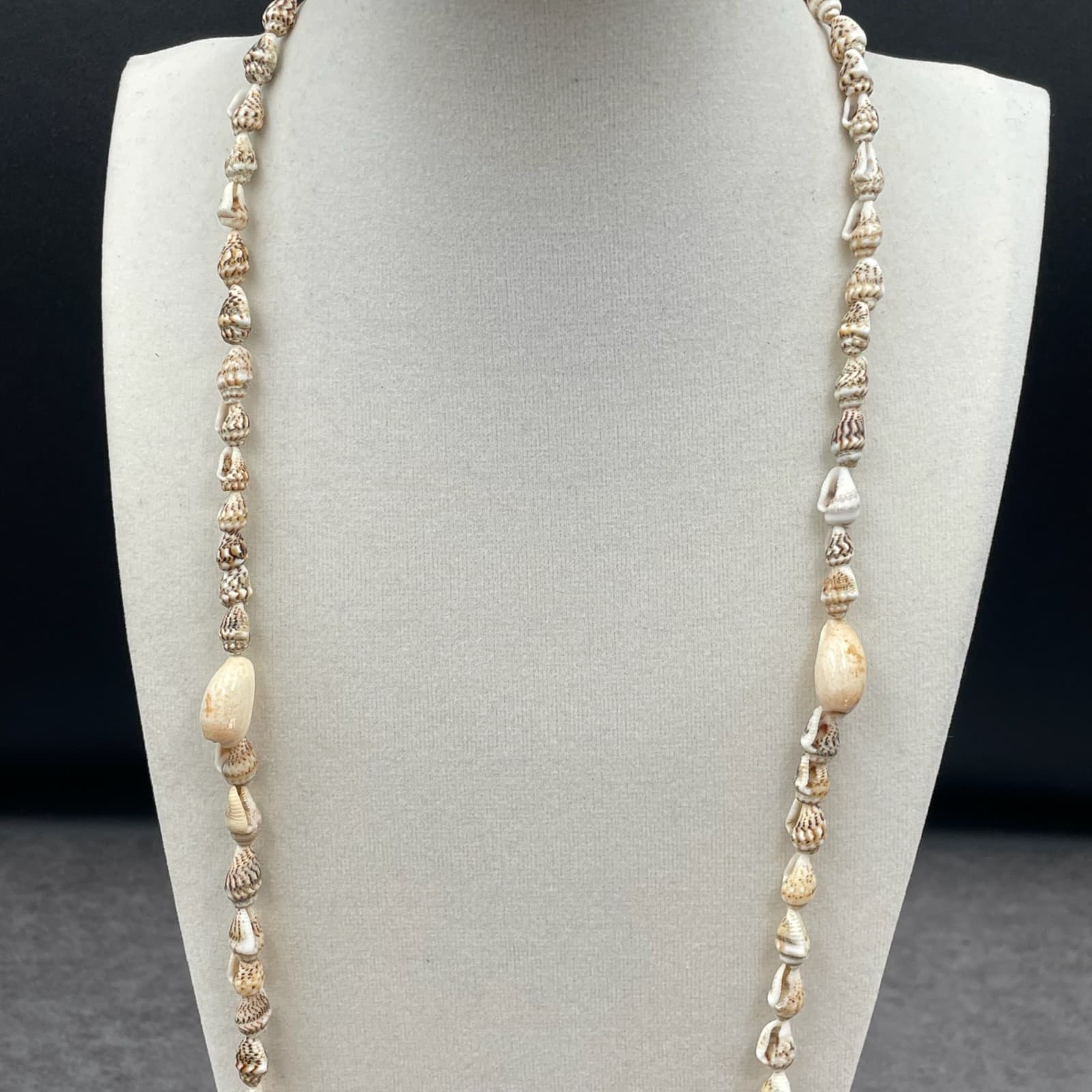 Vintage Revival 1990s Beige Boho-Chic Cultured Long Natural Seashell Necklace - Thumbnail 7