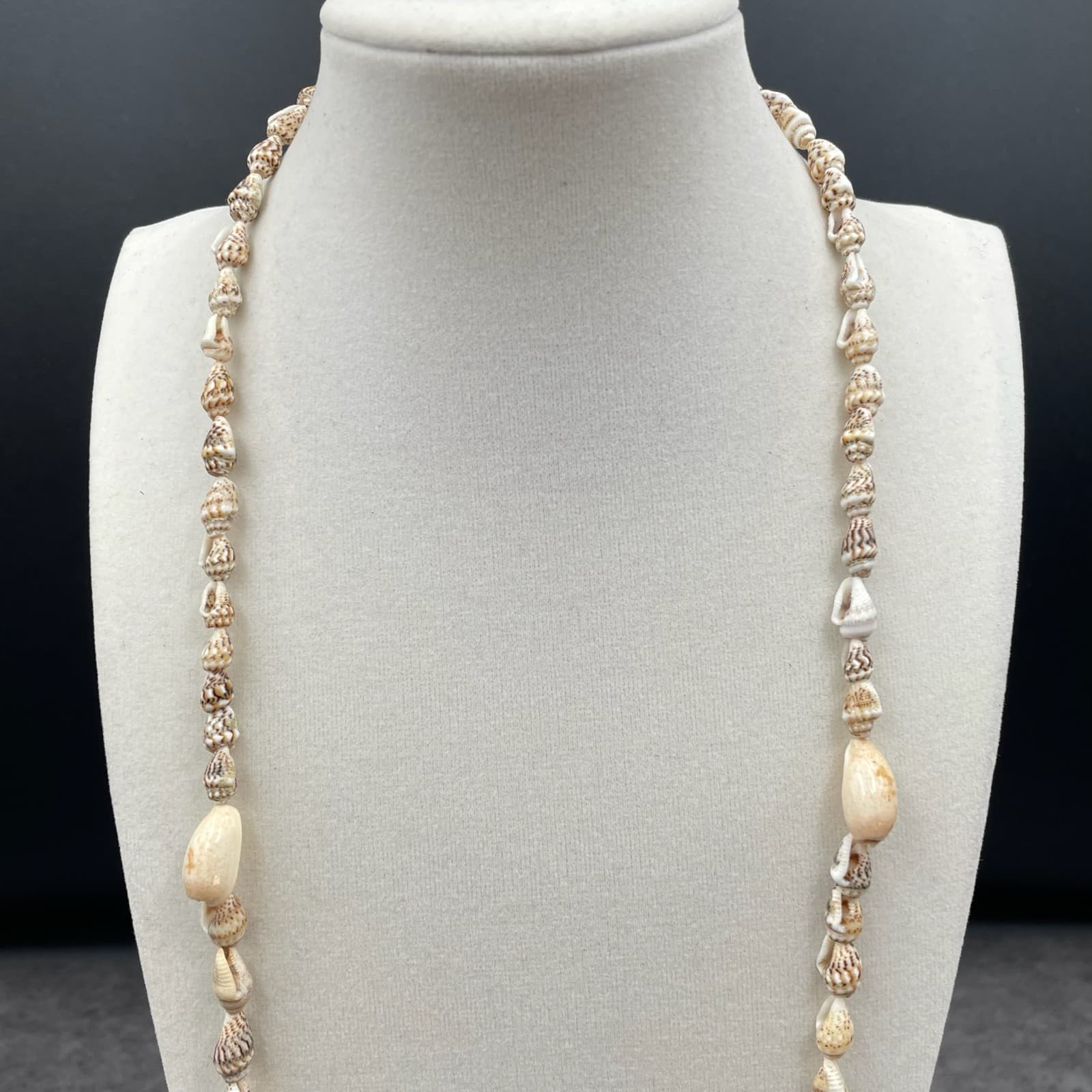 Vintage Revival 1990s Beige Boho-Chic Cultured Long Natural Seashell Necklace - Thumbnail 3
