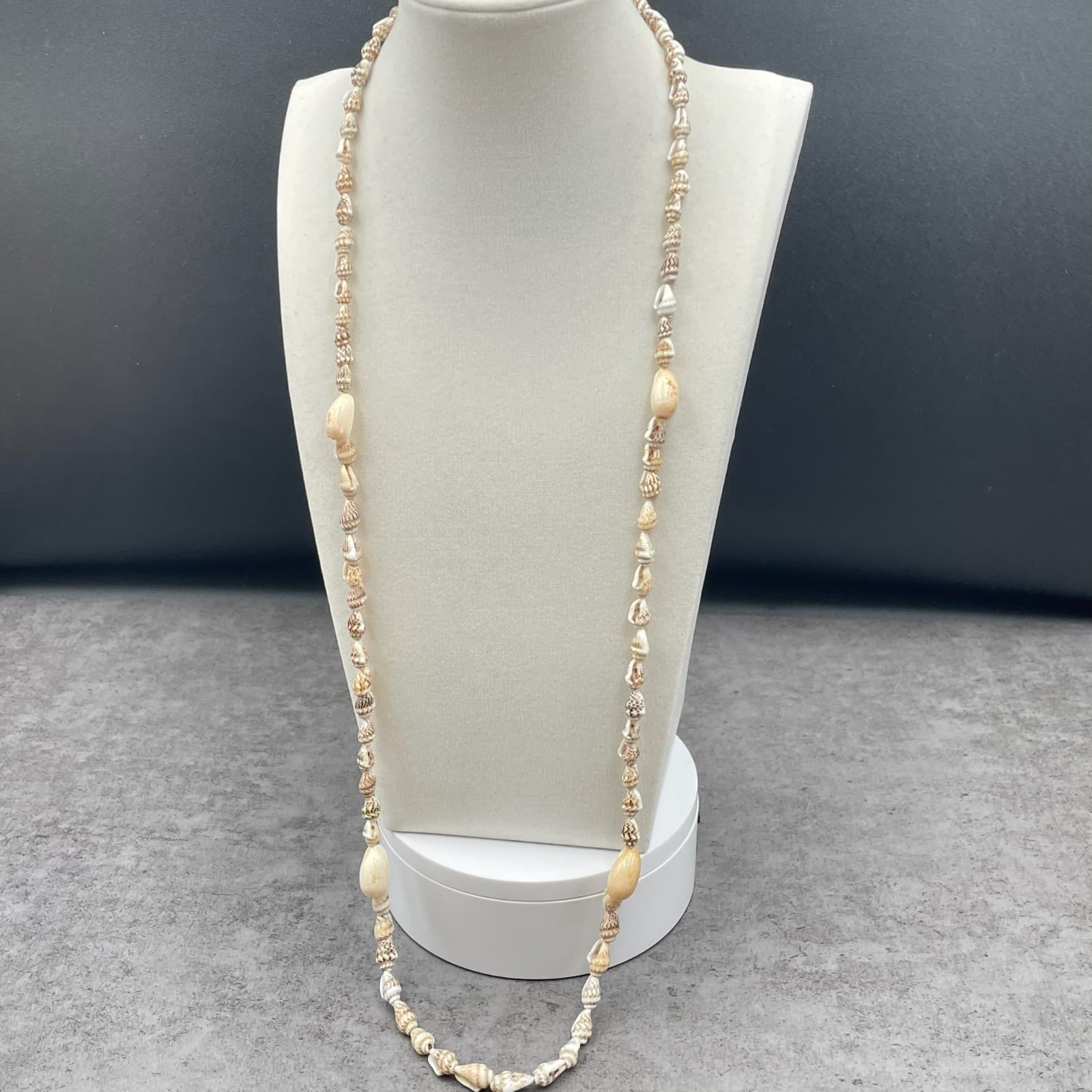 Vintage Revival 1990s Beige Boho-Chic Cultured Long Natural Seashell Necklace - Thumbnail 5