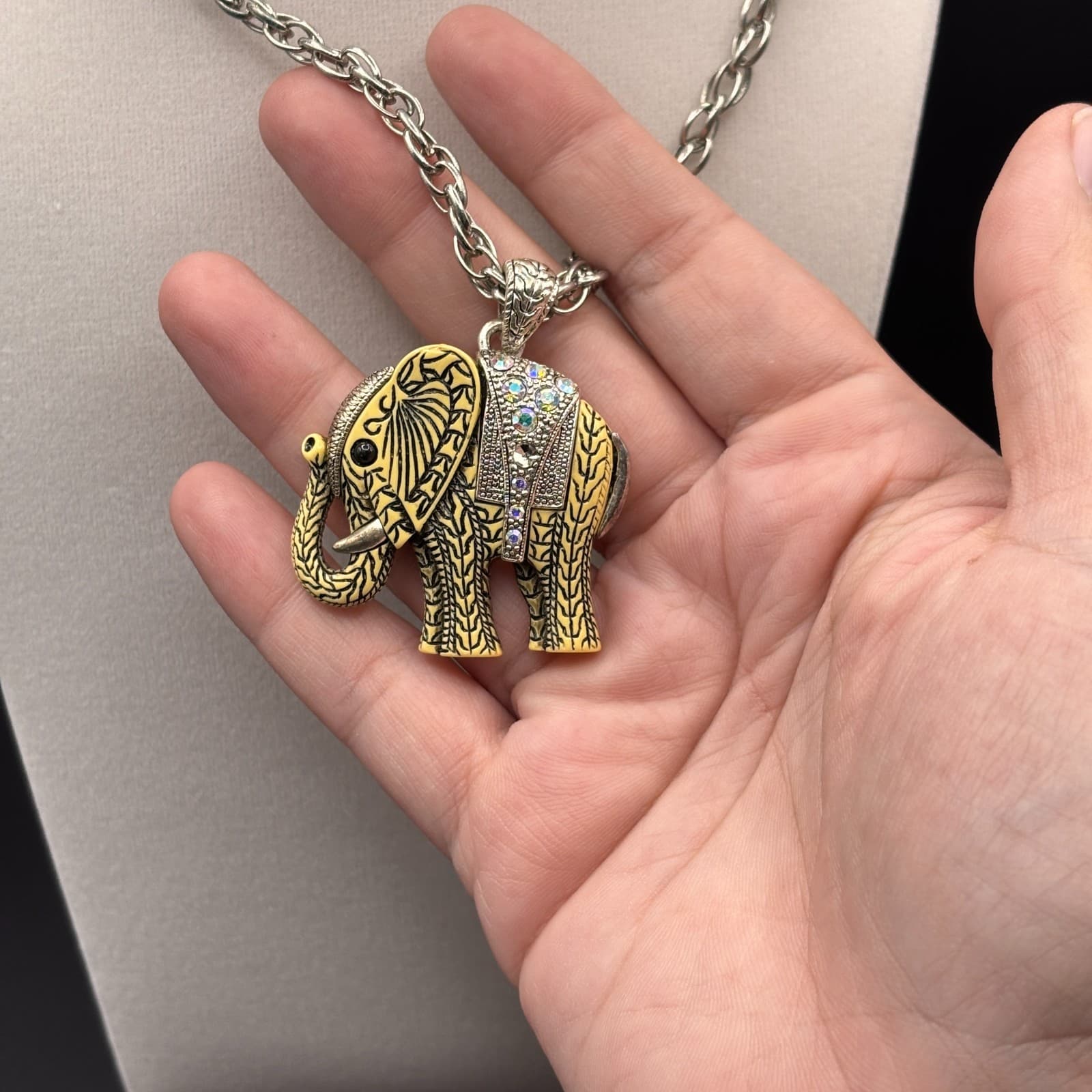 VTG Elephant Pendant Necklace AB Rhinestones Lobster Clasp Silver Tone Chain - Thumbnail 6