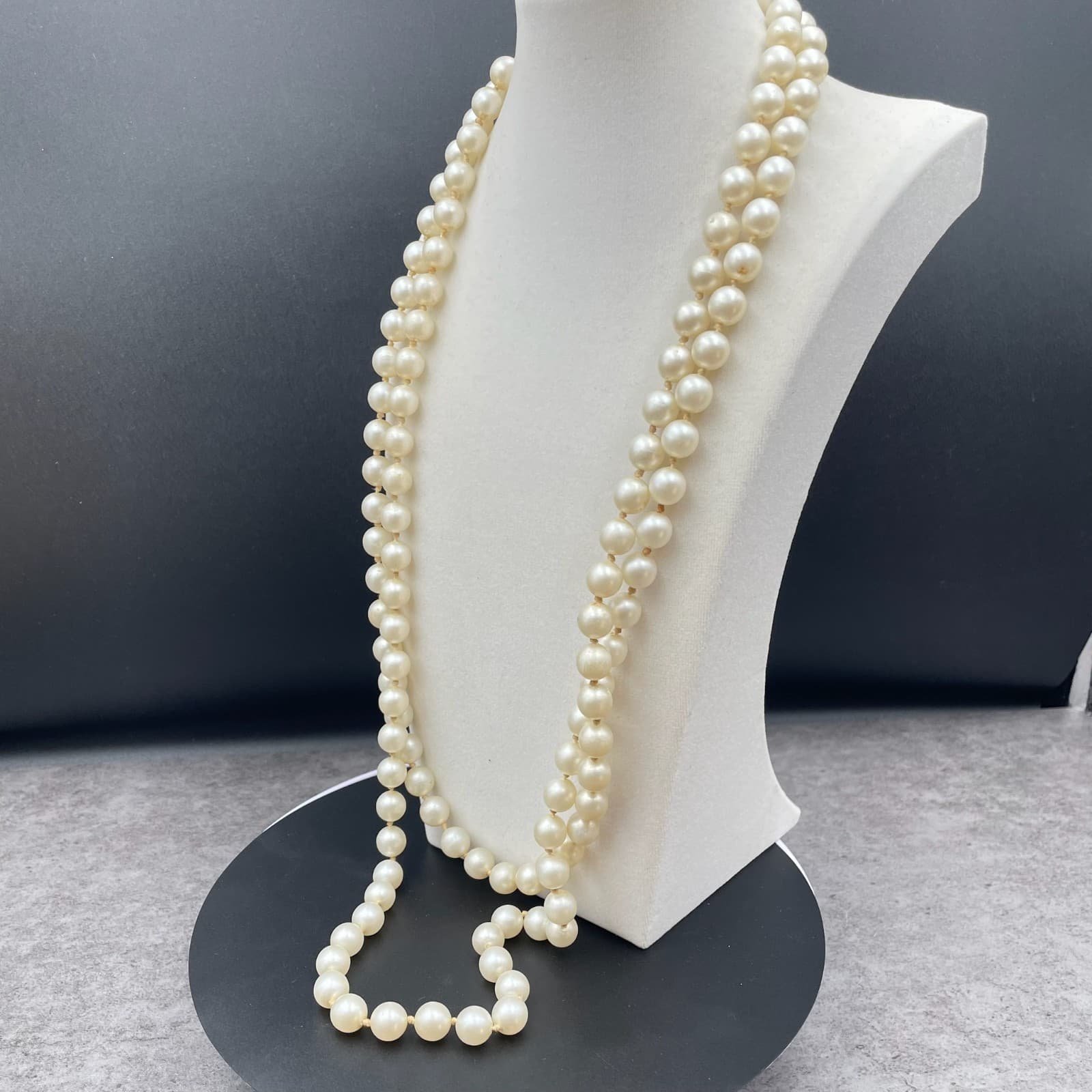 VTG Cream Classic Traditional Plastic Double-Strand Beaded Push Lock Necklace - Thumbnail 6