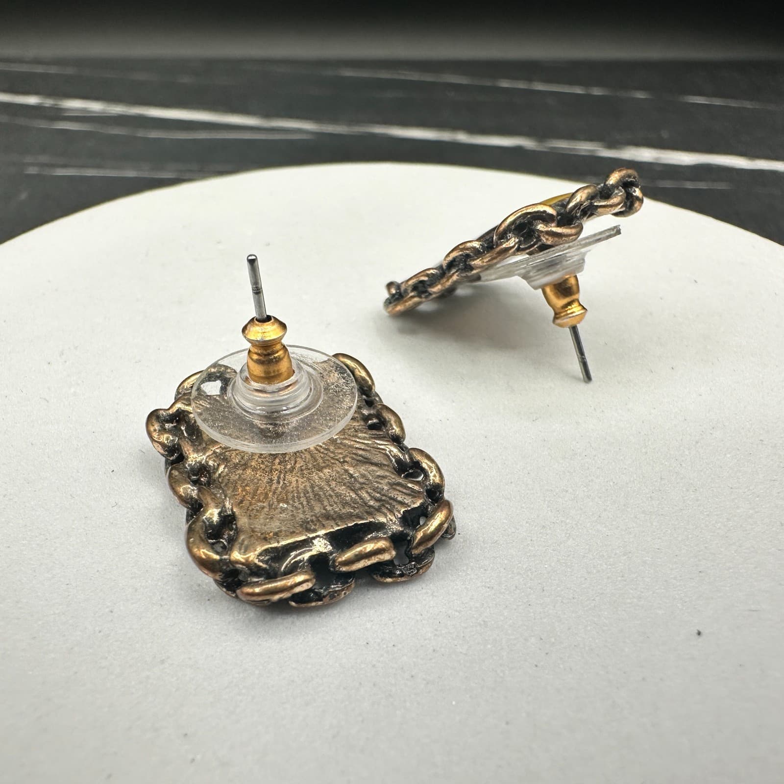 Vintage Chain-link border Frame Rectangular Resin Stud Earrings Gold Tone - Thumbnail 6