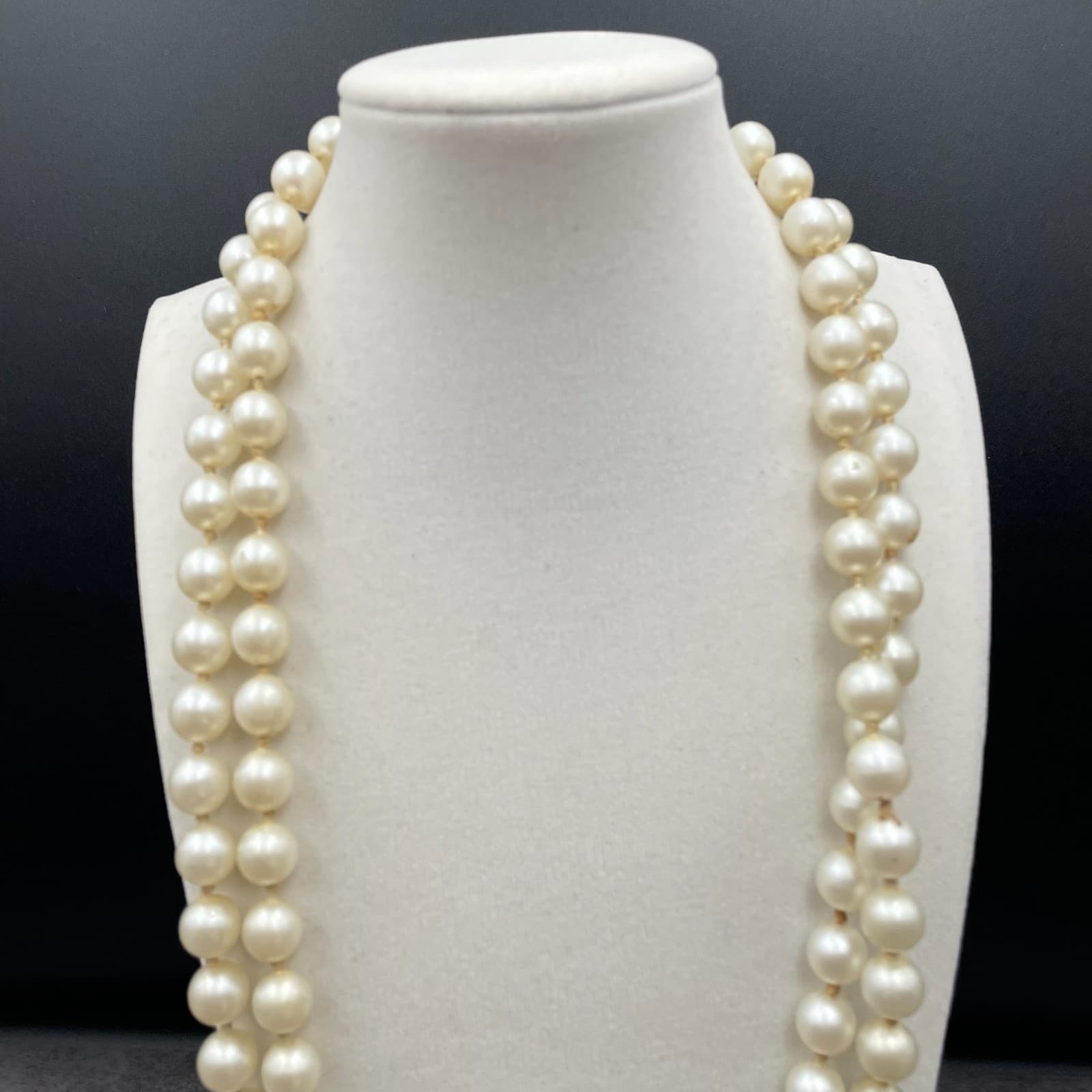 VTG Cream Classic Traditional Plastic Double-Strand Beaded Push Lock Necklace - Thumbnail 3