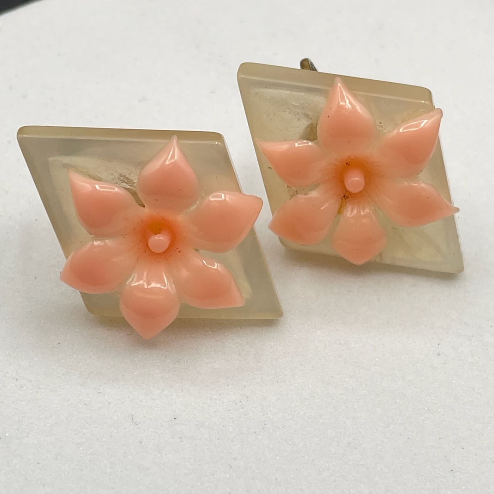 Vintage Gold-Tone Frosted Square Back Resin Flower Stud Screw-Back Earrings - Image 1
