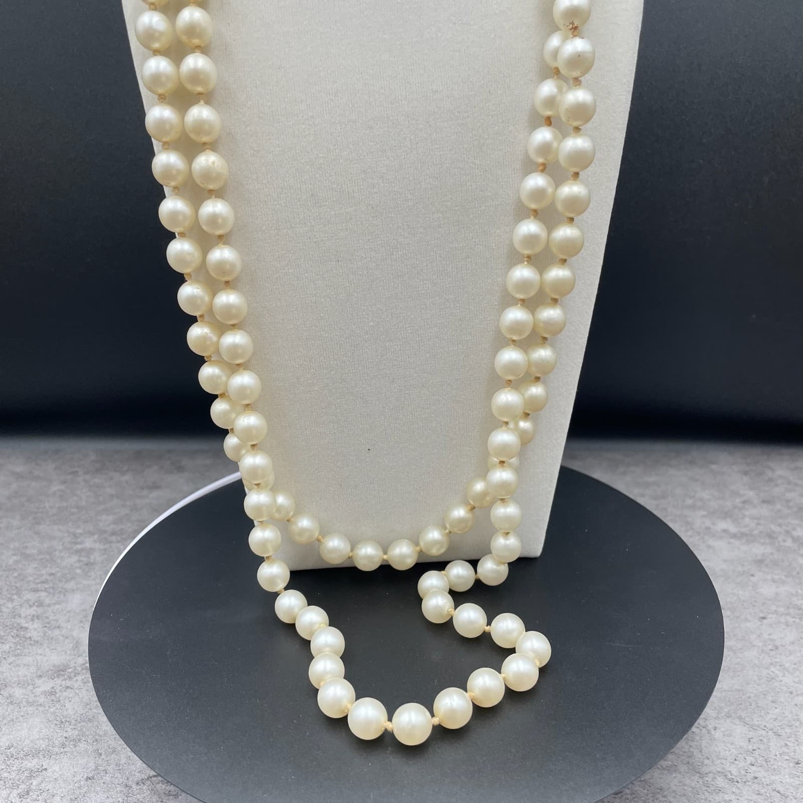 VTG Cream Classic Traditional Plastic Double-Strand Beaded Push Lock Necklace - Thumbnail 4