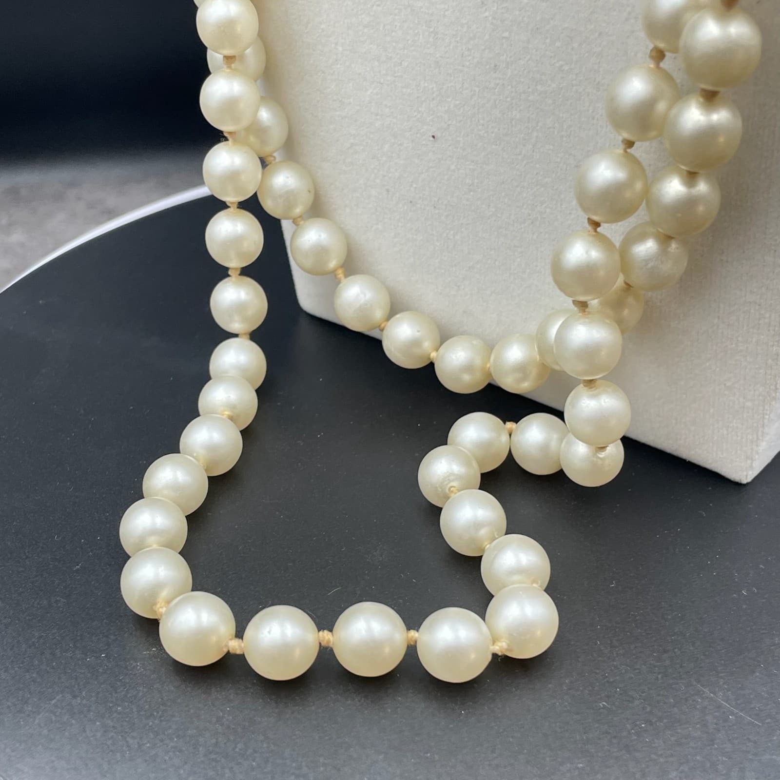 VTG Cream Classic Traditional Plastic Double-Strand Beaded Push Lock Necklace - Thumbnail 8