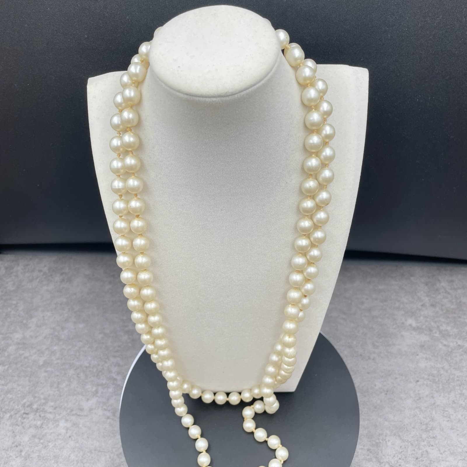 VTG Cream Classic Traditional Plastic Double-Strand Beaded Push Lock Necklace - Thumbnail 5