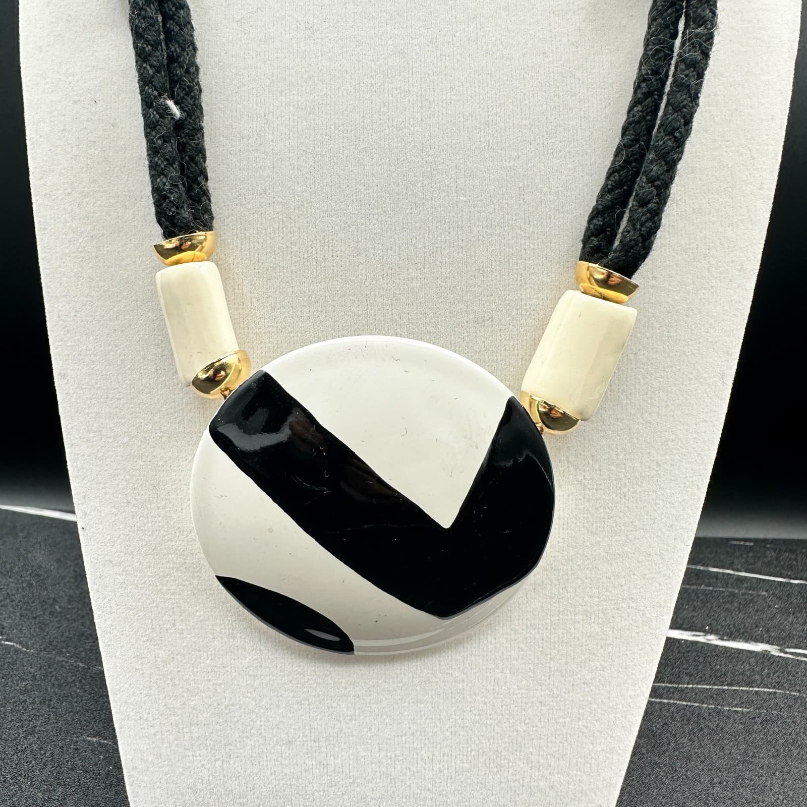 VTG 90s 80s Black White Pendant Necklace Cord Rope Enamel Round Geometric Style - Thumbnail 2