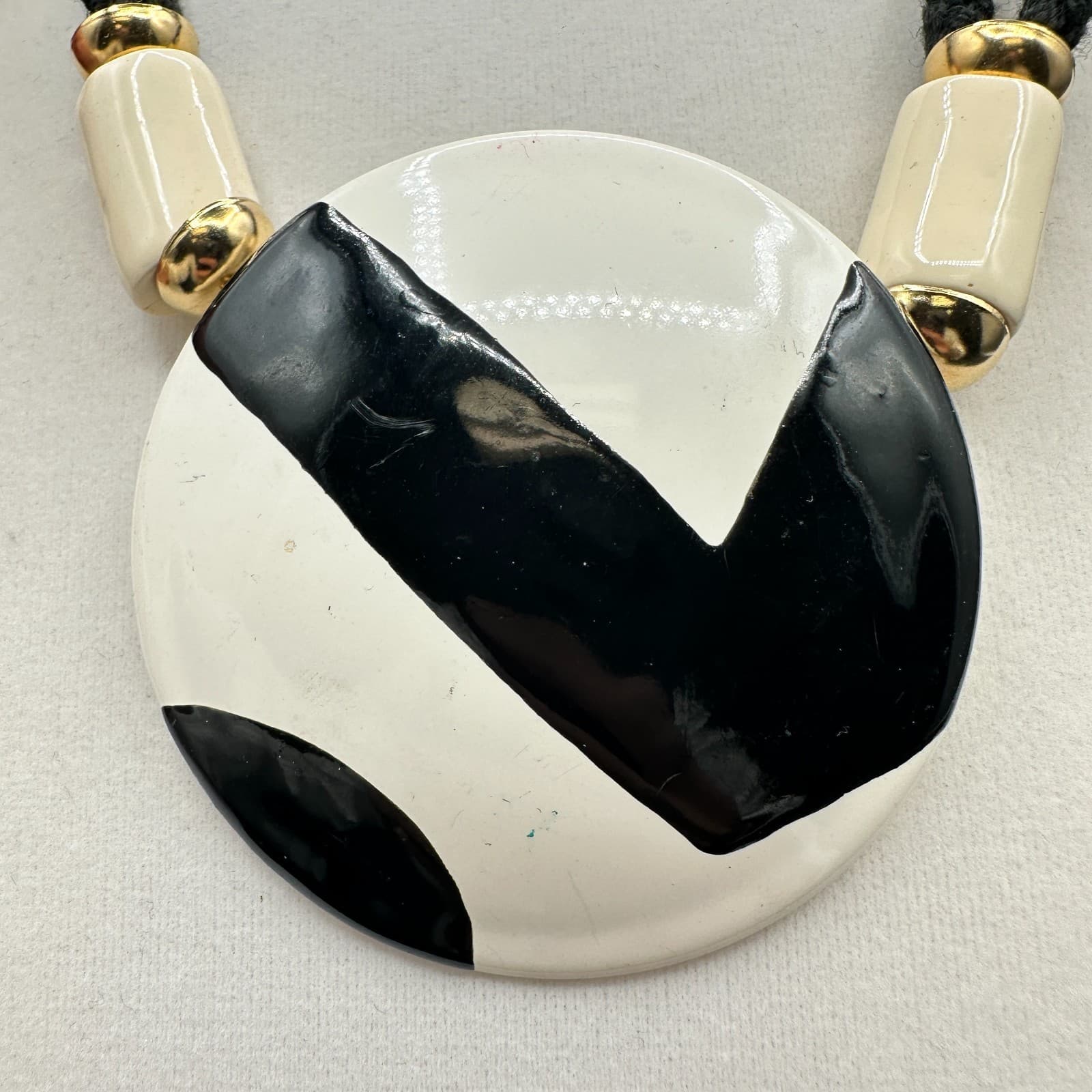 VTG 90s 80s Black White Pendant Necklace Cord Rope Enamel Round Geometric Style - Thumbnail 6