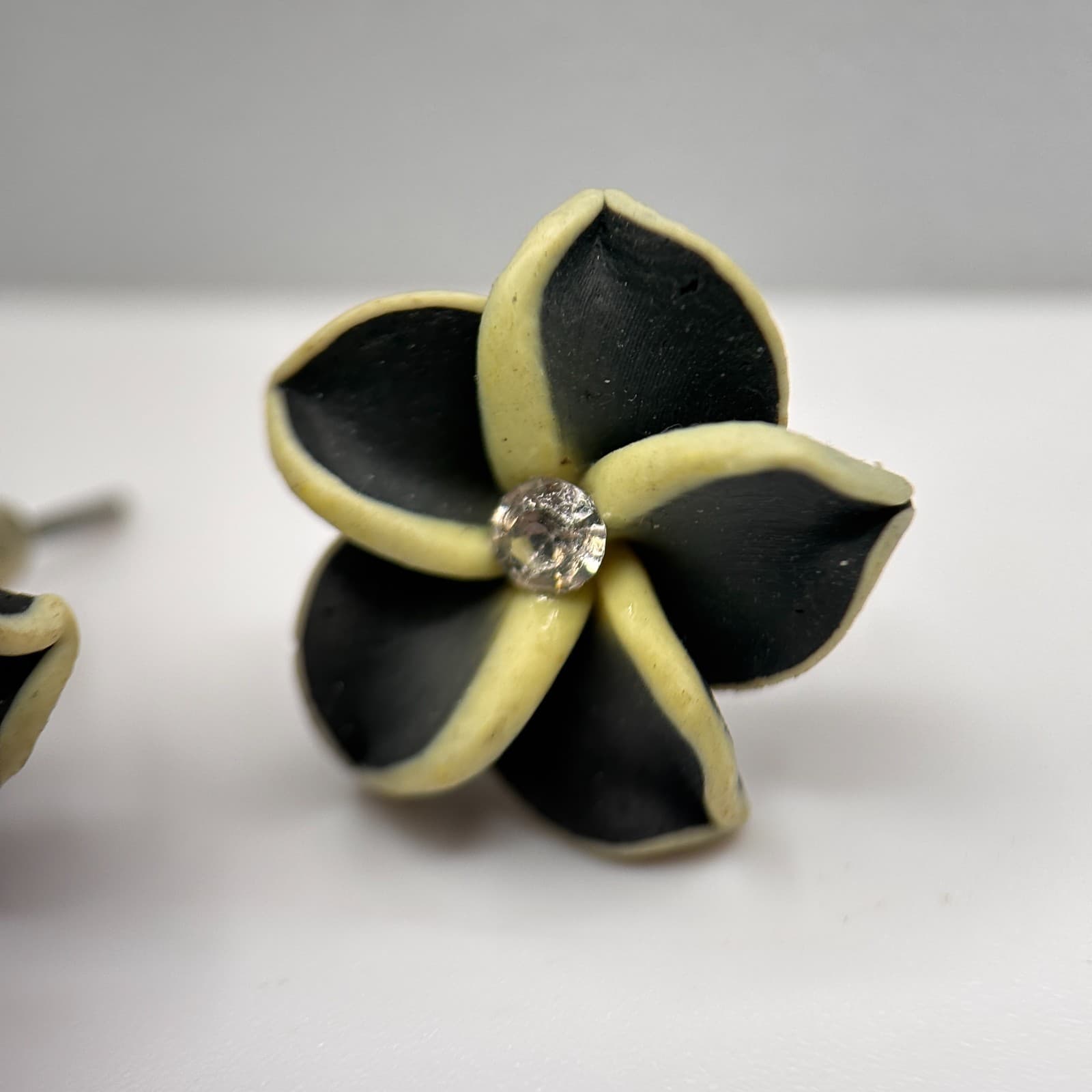 Y2K Plumeria Flower Black & Yellow Dangle Tops & Earrings Tropical Jewelry - Thumbnail 4