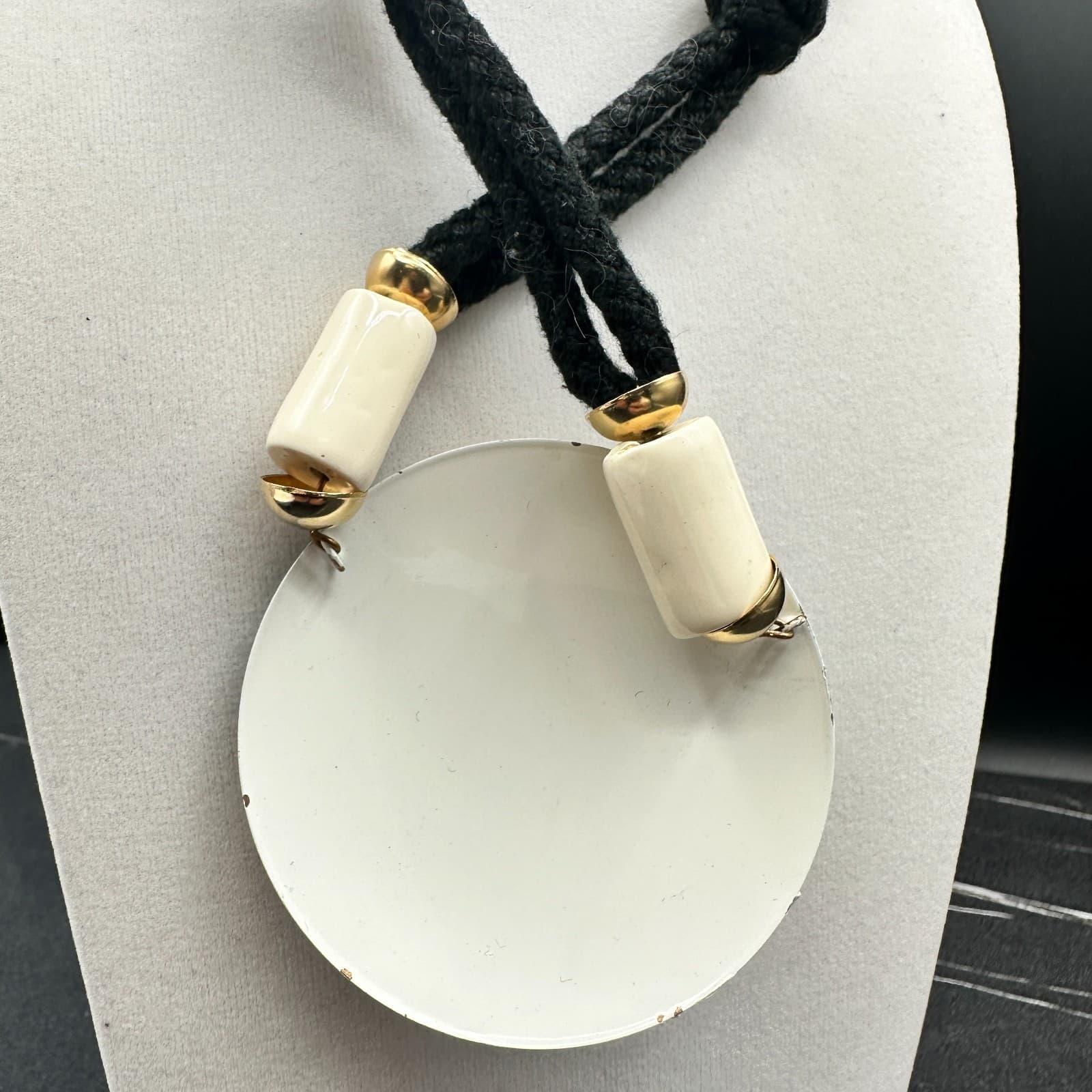 VTG 90s 80s Black White Pendant Necklace Cord Rope Enamel Round Geometric Style - Thumbnail 5