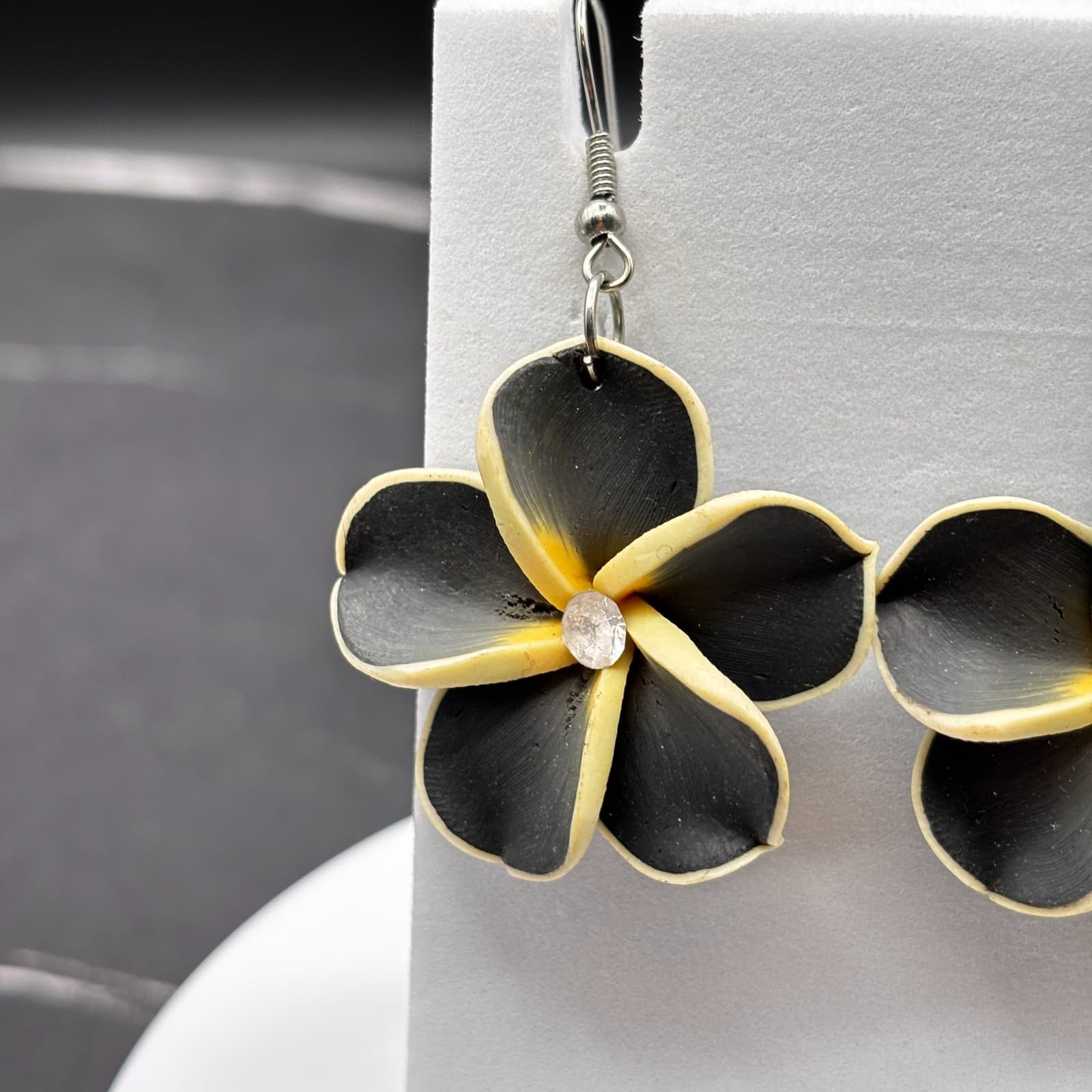Y2K Plumeria Flower Black & Yellow Dangle Tops & Earrings Tropical Jewelry - Thumbnail 3