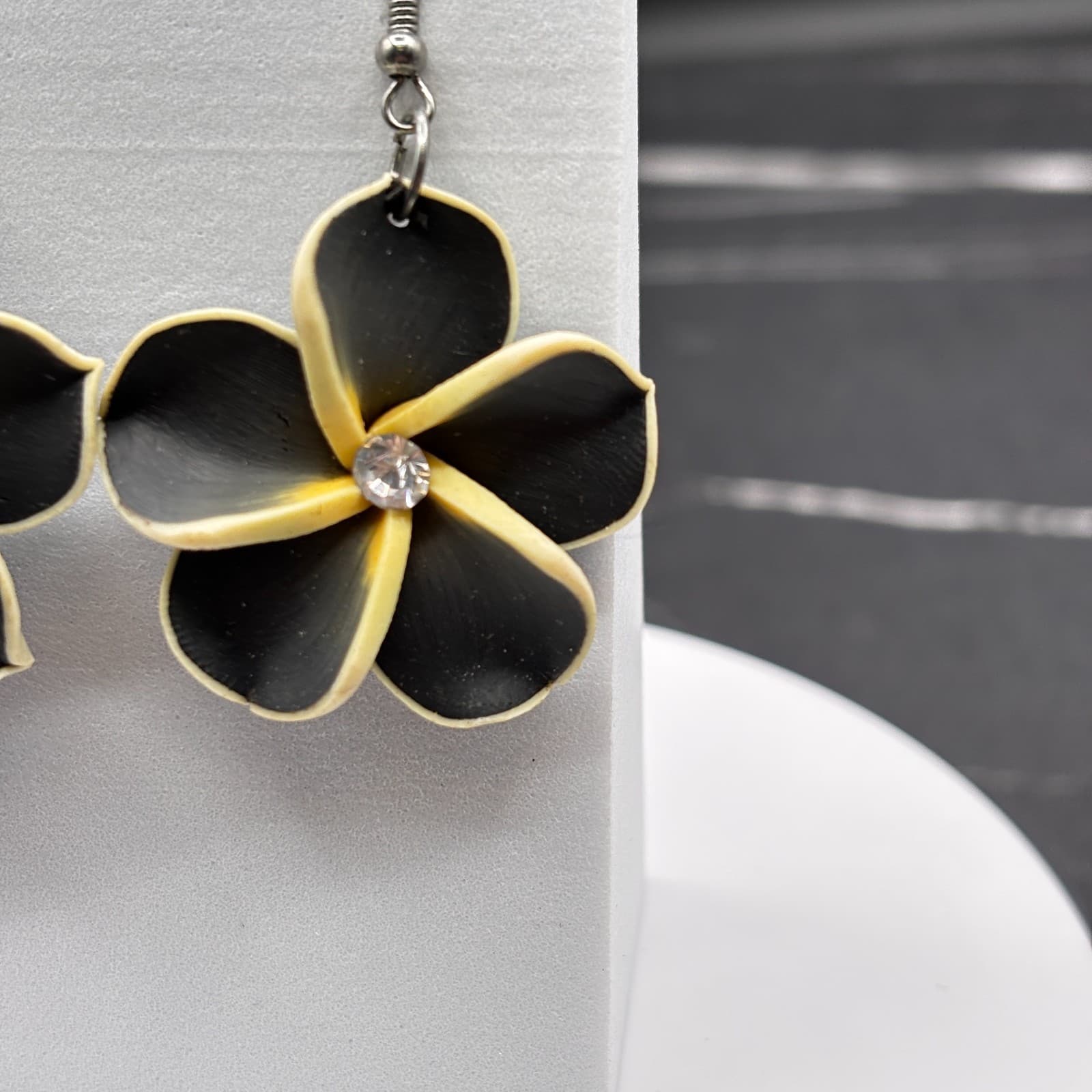 Y2K Plumeria Flower Black & Yellow Dangle Tops & Earrings Tropical Jewelry - Thumbnail 2