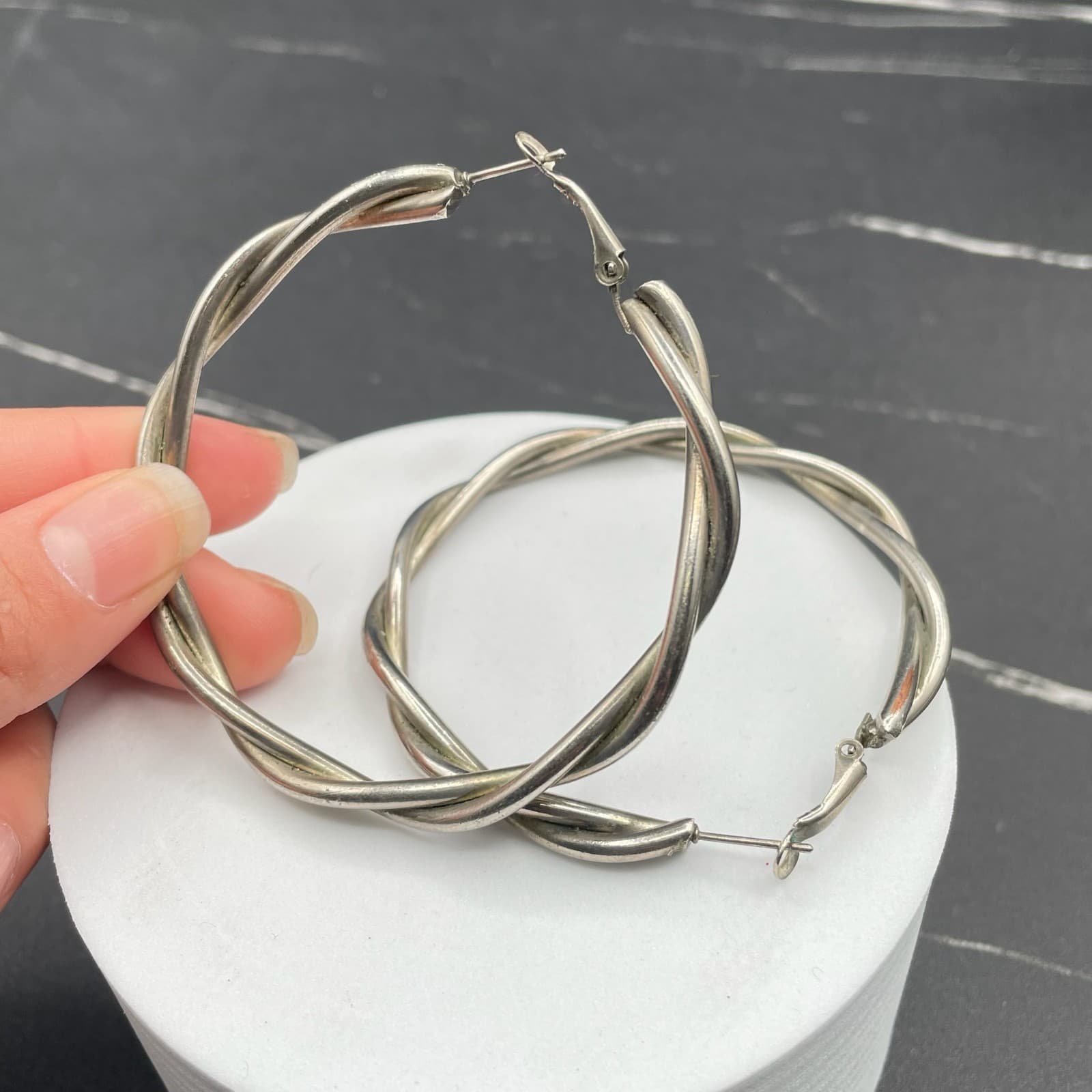 Vintage Retro Silver-Tone Classic Puff Twist Wrapped Hoop Latch Back Earrings - Thumbnail 4