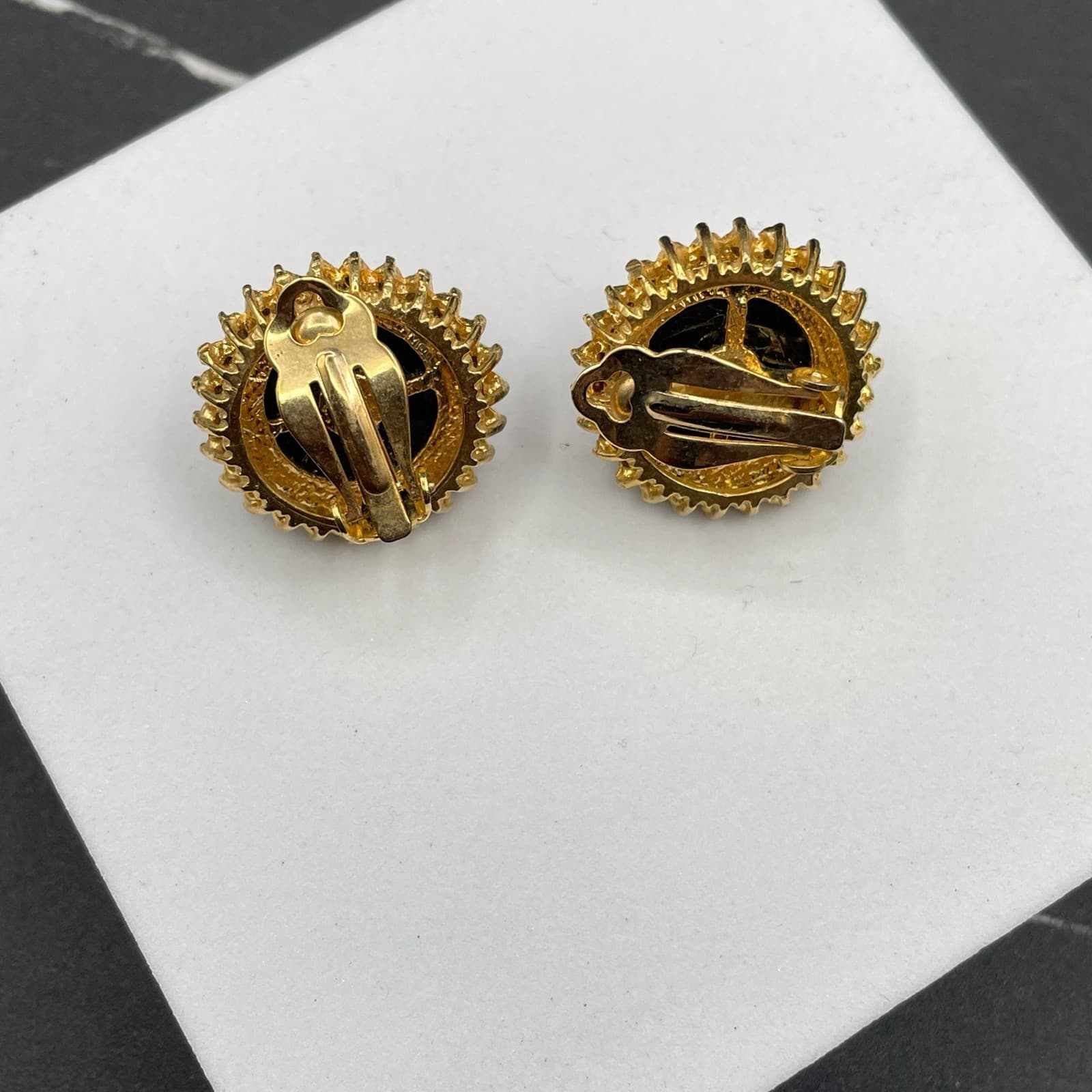 Gold-Tone Floral Rhinestone Embellished Black Onyx Round Stud Clip-On Earrings - Thumbnail 4