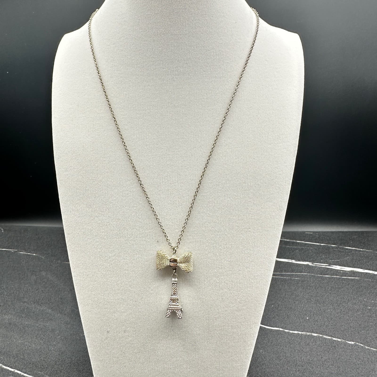 Claire's Silver-Tone Classic Adjustable Bow Detail Eiffel Tower Lobster Necklace - Image 1