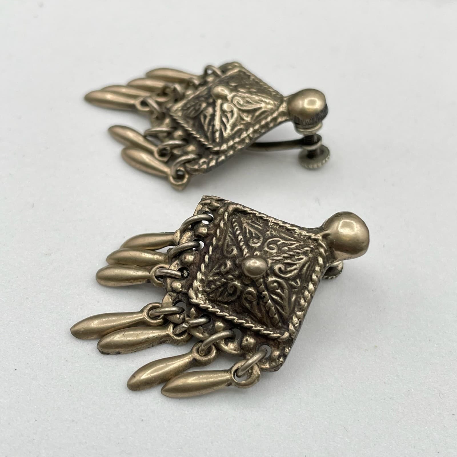 Vintage Brass-Tone Tribal Filigree Art Fringe Hem Dangle Screw Back Earrings - Thumbnail 6
